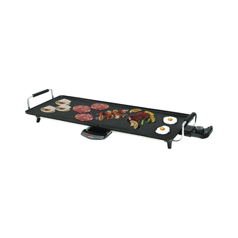 Eine elektrische Grillplatte mit Fleisch, Spießen, Pilzen und Eiern.