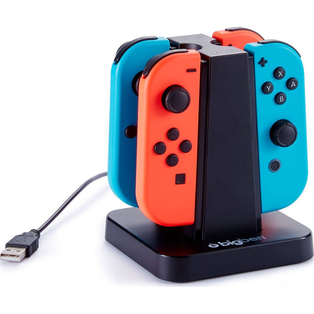 Una base di ricarica nera con due controller Joy-Con Nintendo Switch, uno blu e uno arancione.