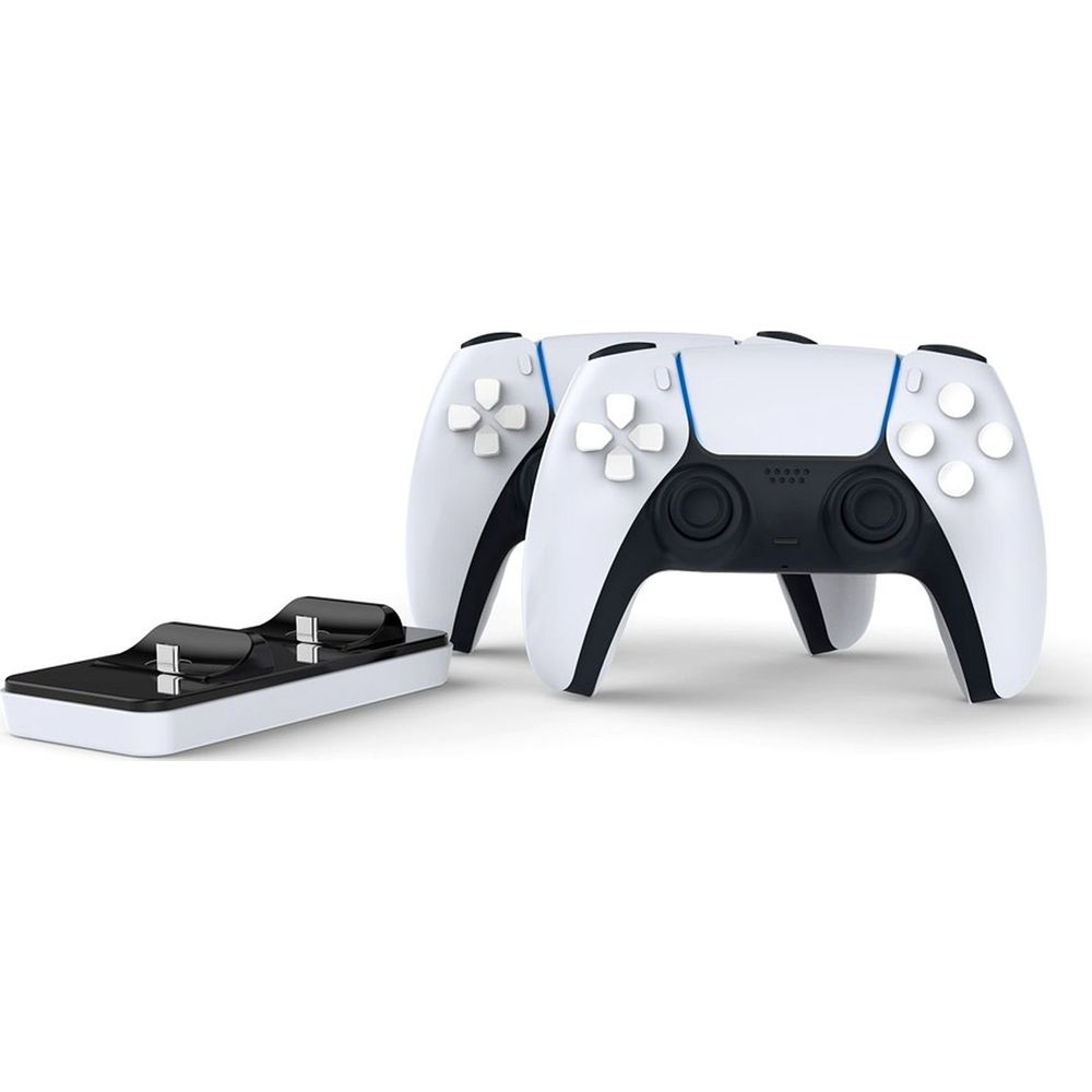 Zwei weiße Controller und eine Ladestation auf weißem Hintergrund.