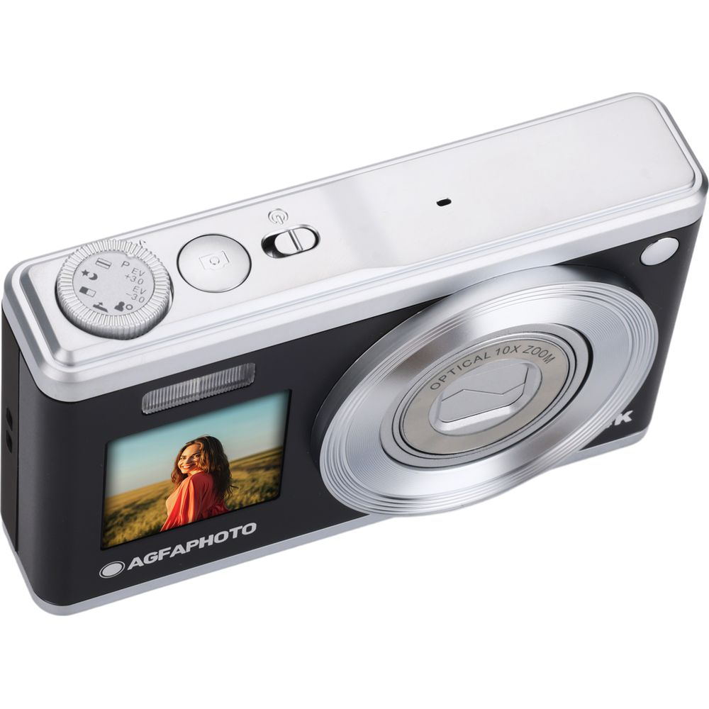 Czarny aparat cyfrowy z srebrnymi akcentami, zoomem optycznym 10x i ekranem LCD.