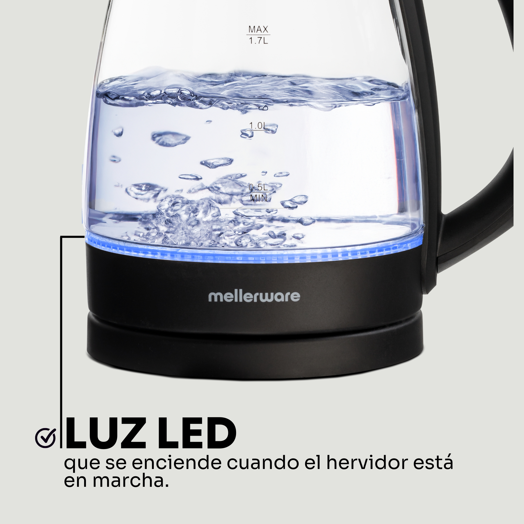 Un hervidor de agua de vidrio con luz LED azul en la base hierve agua.