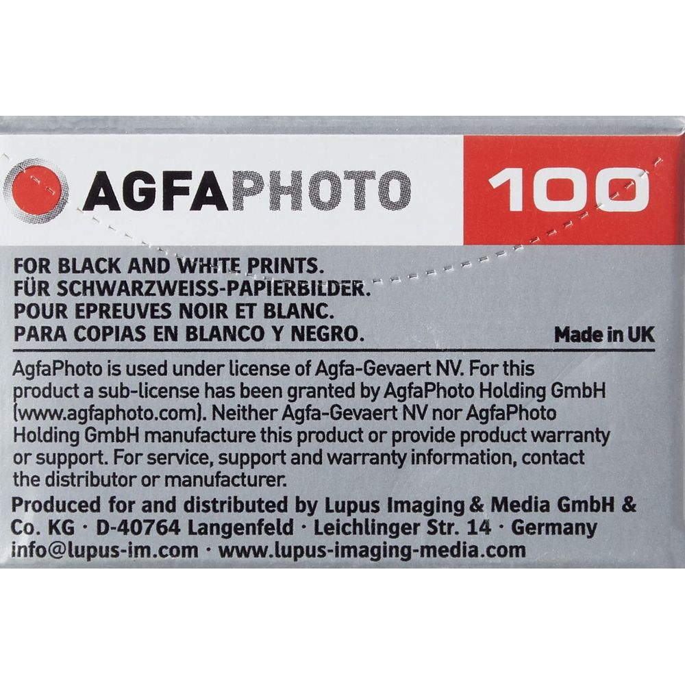 Opakowanie papieru fotograficznego AgfaPhoto 100 czarno-białego z tekstem wielojęzycznym.