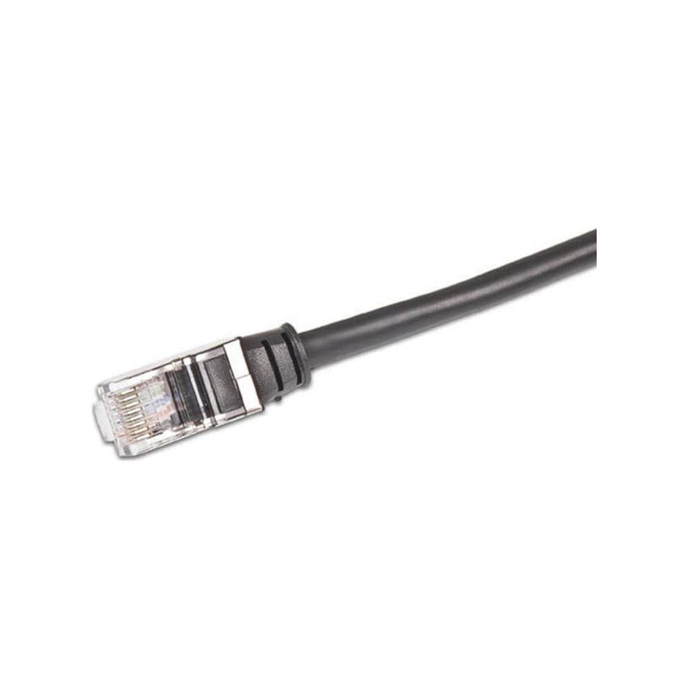 Nahaufnahme eines schwarzen Ethernet-Kabels mit transparentem RJ45-Stecker.
