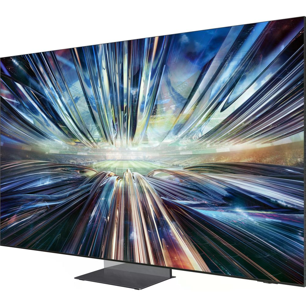 Vista astratta di stadio con striature di luce blu e arancioni su TV.
