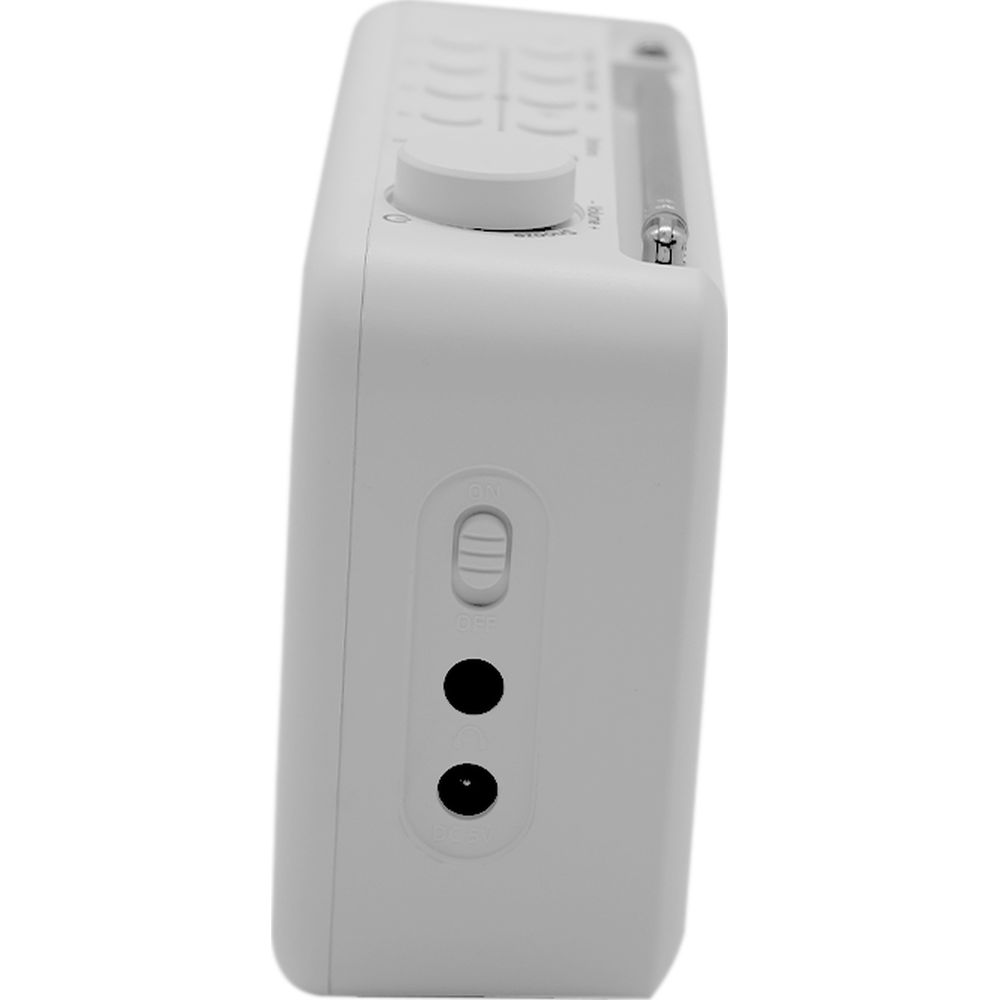 Białe radio przenośne z pokrętłem, przełącznikiem i portami.