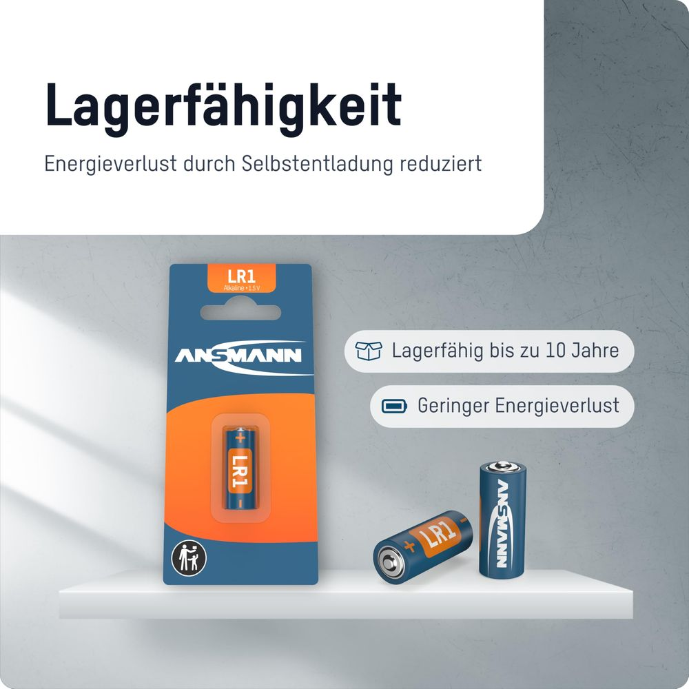 Baterie Ansmann LR1 Alkaline 1.5V, pojedyncze i w opakowaniu, na półce.