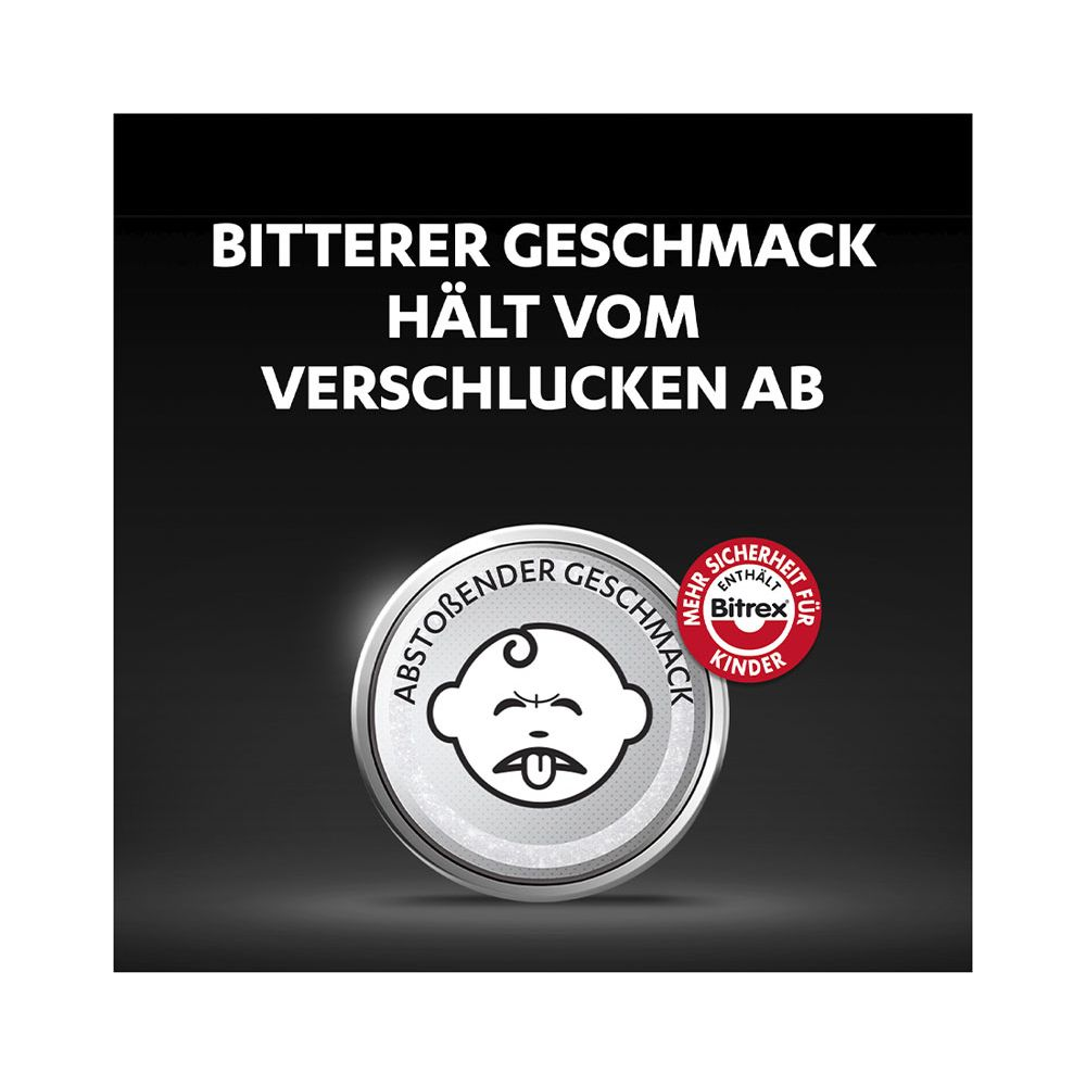 Bittere smaak voorkomt inslikken. Baby met tong naar buiten; Bitrex.