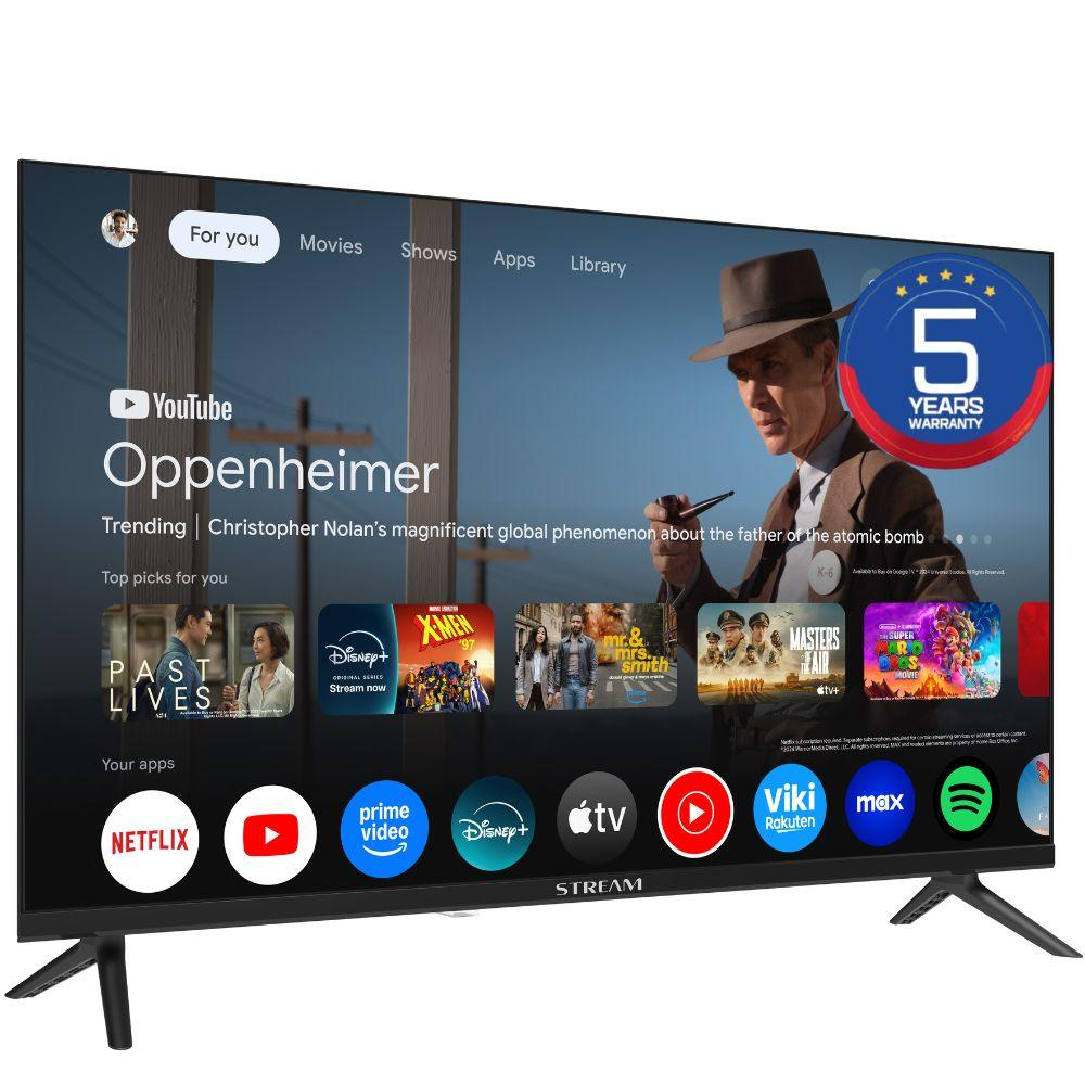 Un televisor moderno muestra una interfaz de streaming con pósteres de películas e iconos de aplicaciones. Un hombre con sombrero aparece.