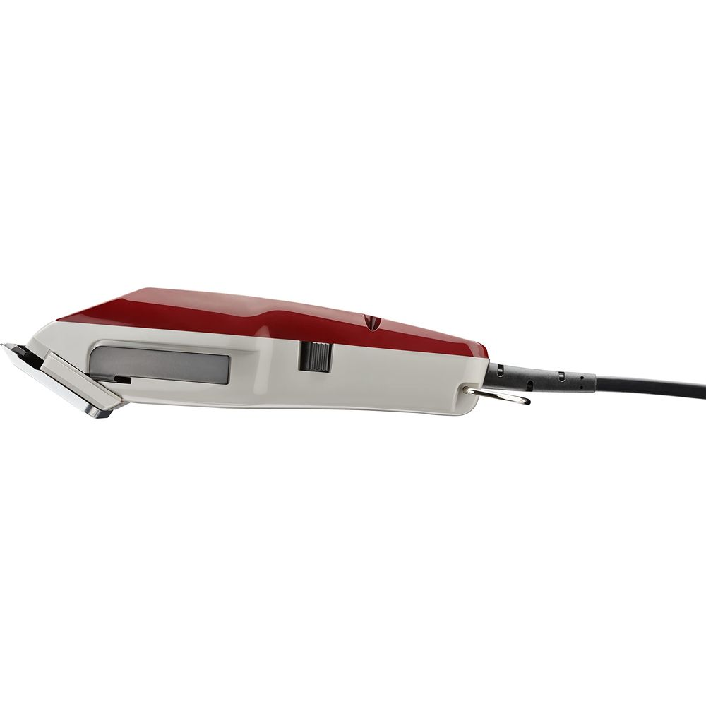 Un tagliacapelli bianco e rosso con cavo su sfondo bianco.
