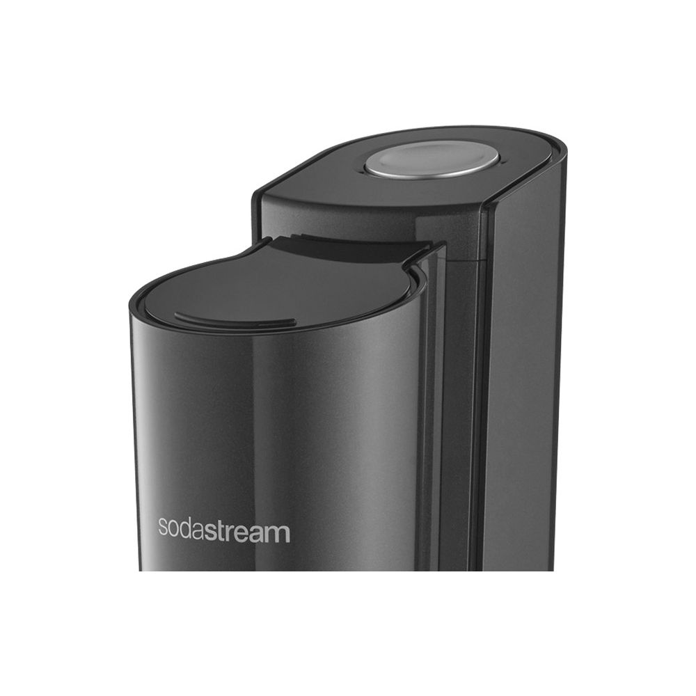 Macchina Sodastream grigio scuro con pulsante argentato in cima.