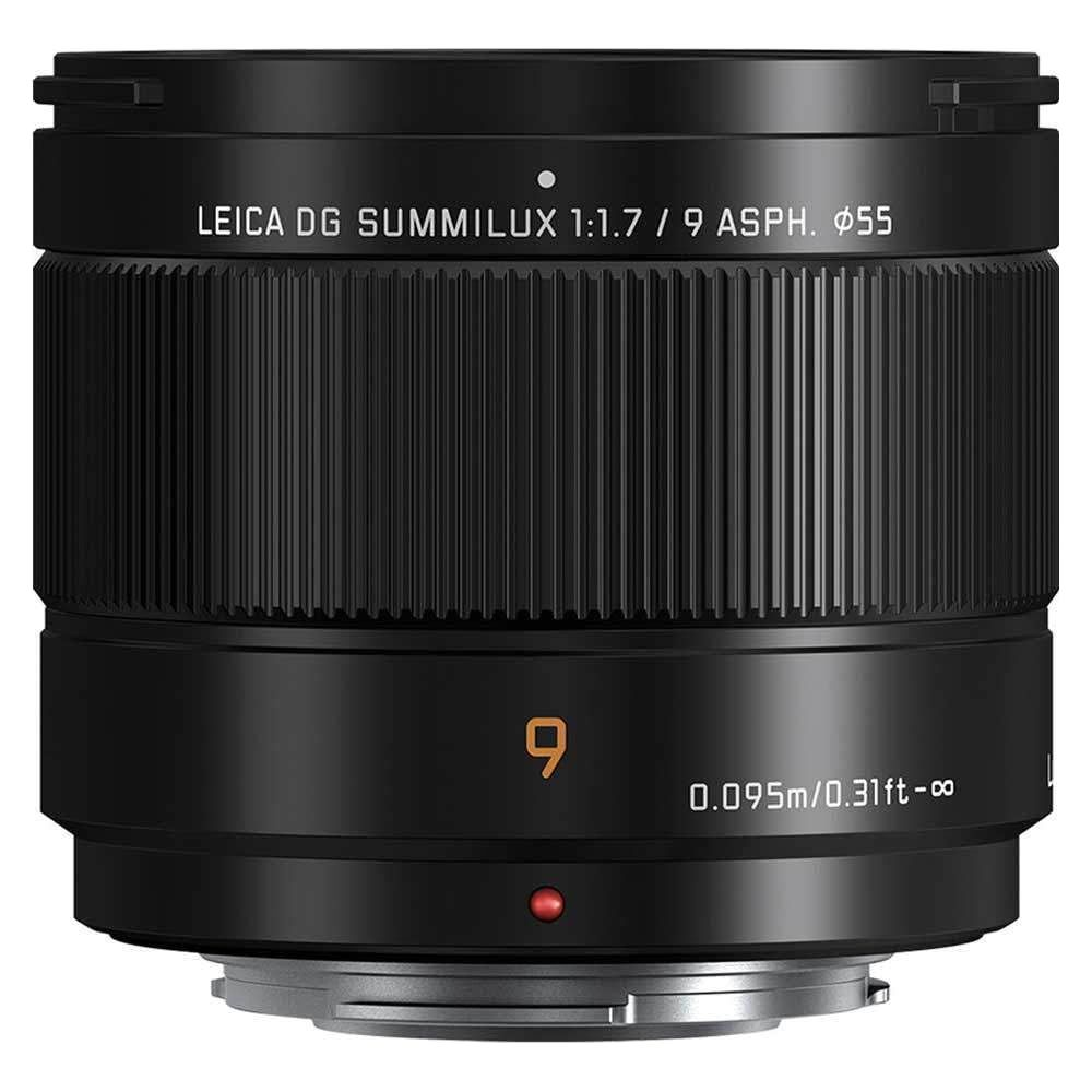 Czarny obiektyw Leica z radełkowanym pierścieniem ostrości i oznaczeniami.