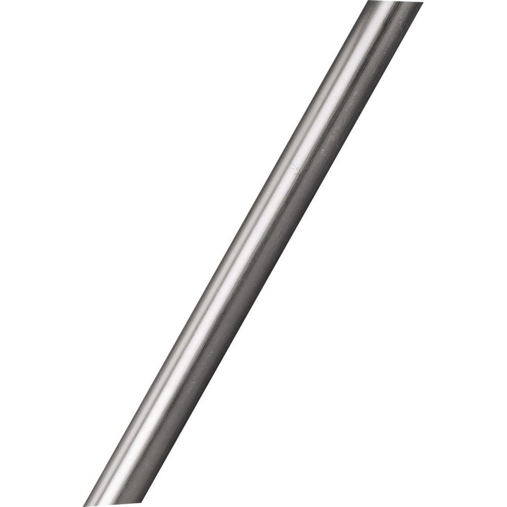 Błyszczący, srebrny pręt metalowy na białym tle.