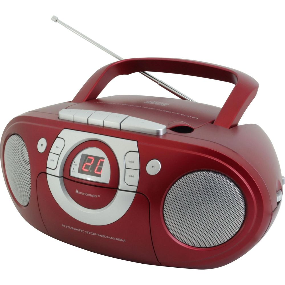 Une boombox rouge avec lecteur CD, platine cassette et antenne radio.