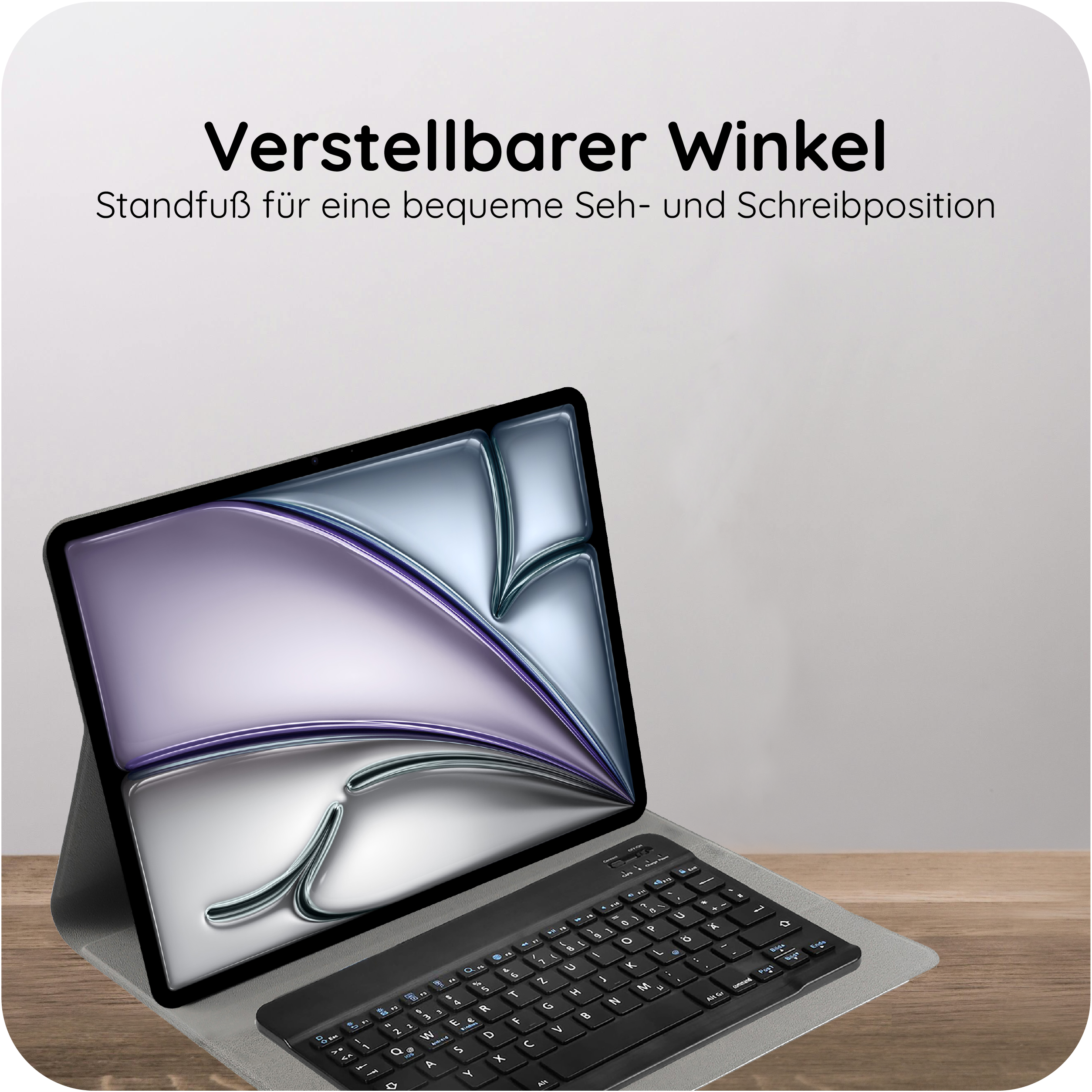 Ein Tablet mit Tastatur-Hülle, auf einem Holztisch liegend.