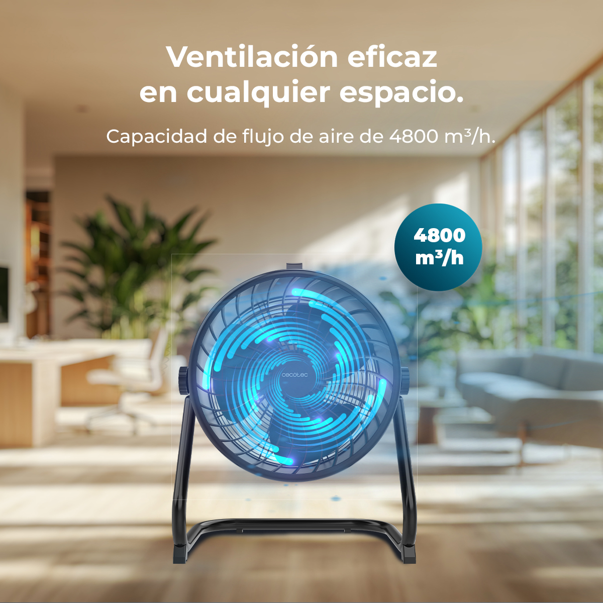 Un ventilatore nero con luci blu in un soggiorno. 4800 m³/h.
