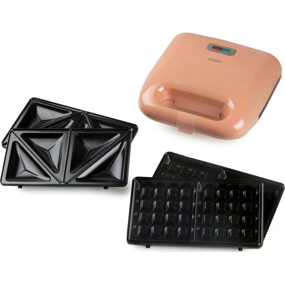 Un sandwich maker color pesca con piastre intercambiabili per tramezzini e waffle.
