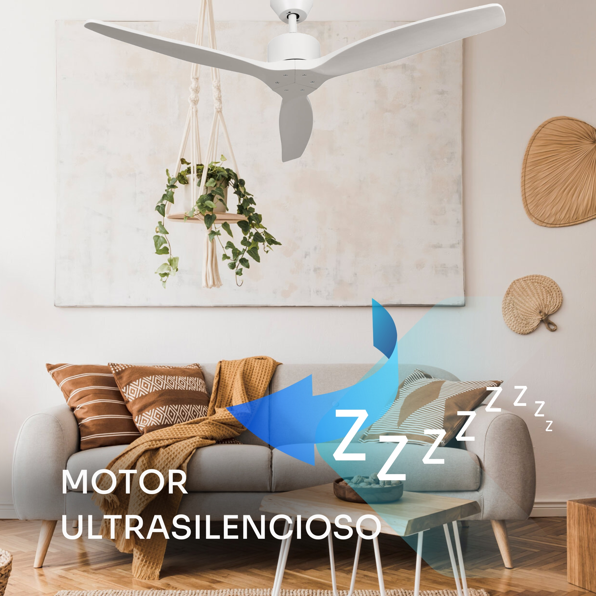 Un ventilador de techo blanco sobre un sofá con cojines y mantas.