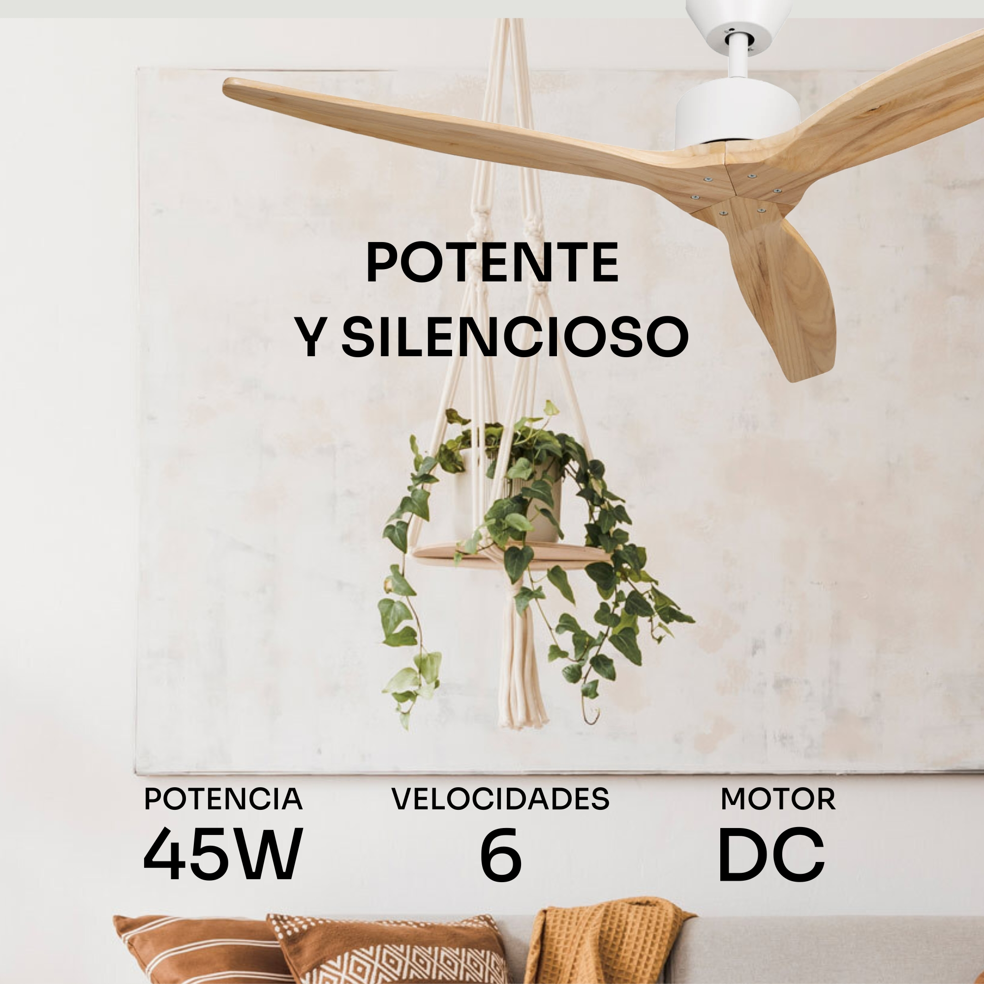 Un ventilatore da soffitto bianco con pale in legno pende sopra una pianta sospesa.