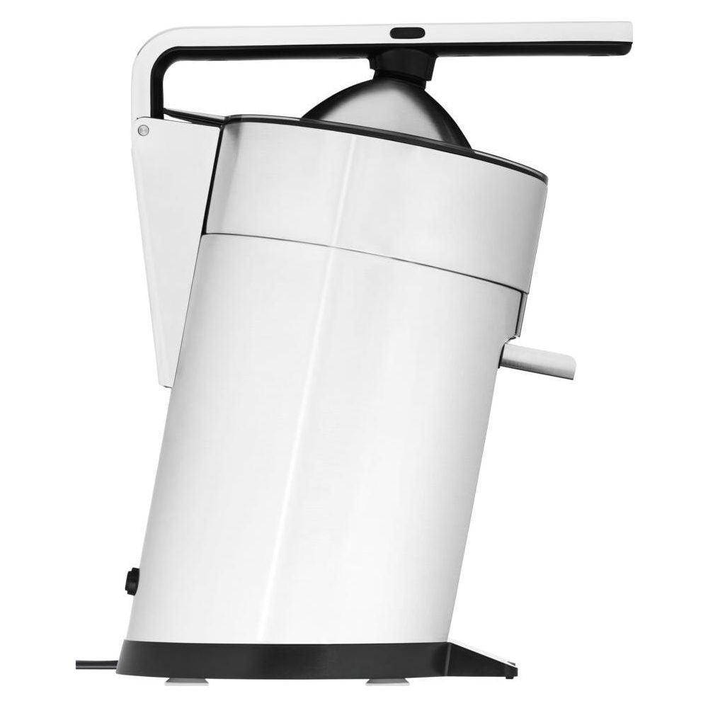 Srebrna wyciskarka z czarną podstawą i uchwytem.