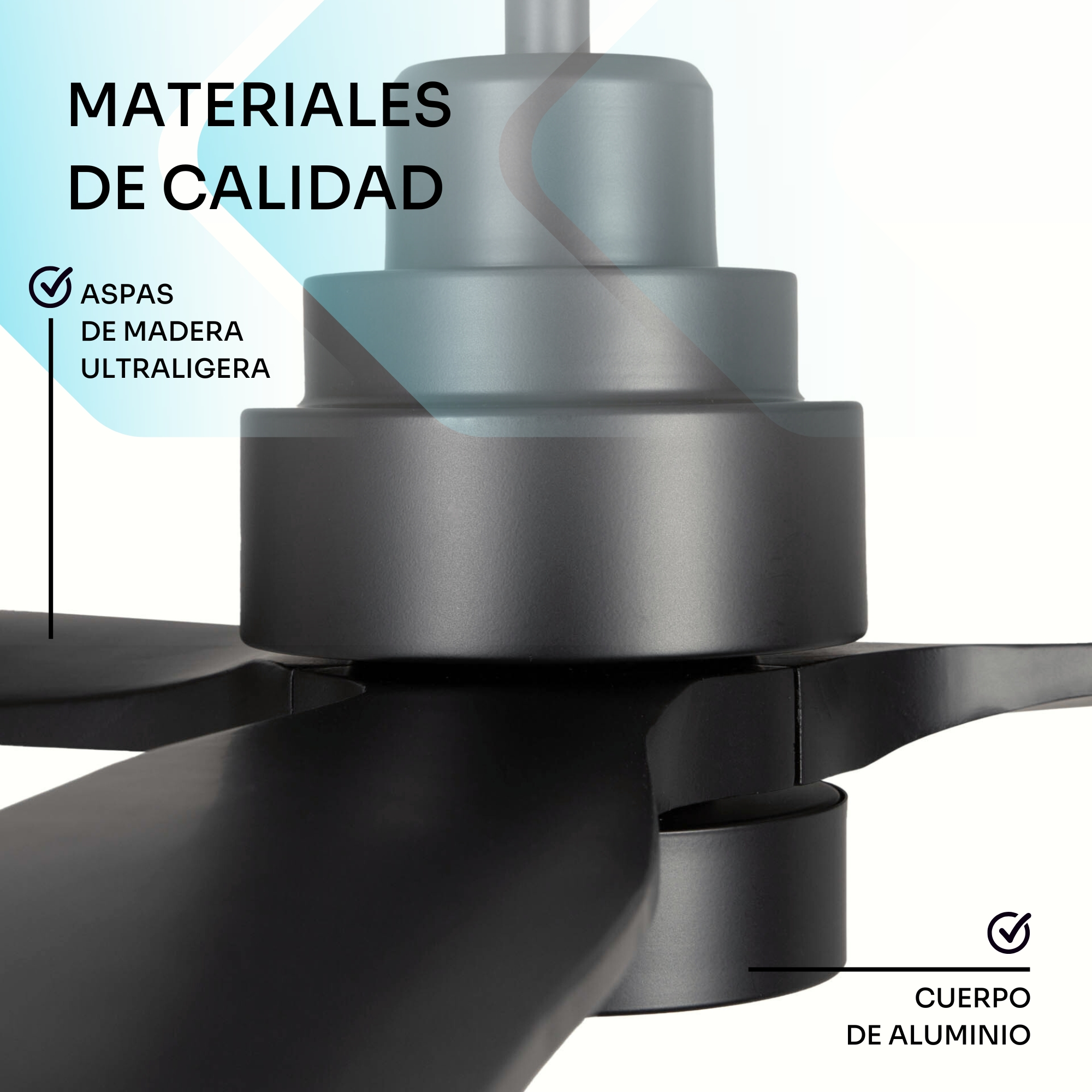 Primer plano de un ventilador de techo negro con cuerpo de aluminio y aspas de madera.
