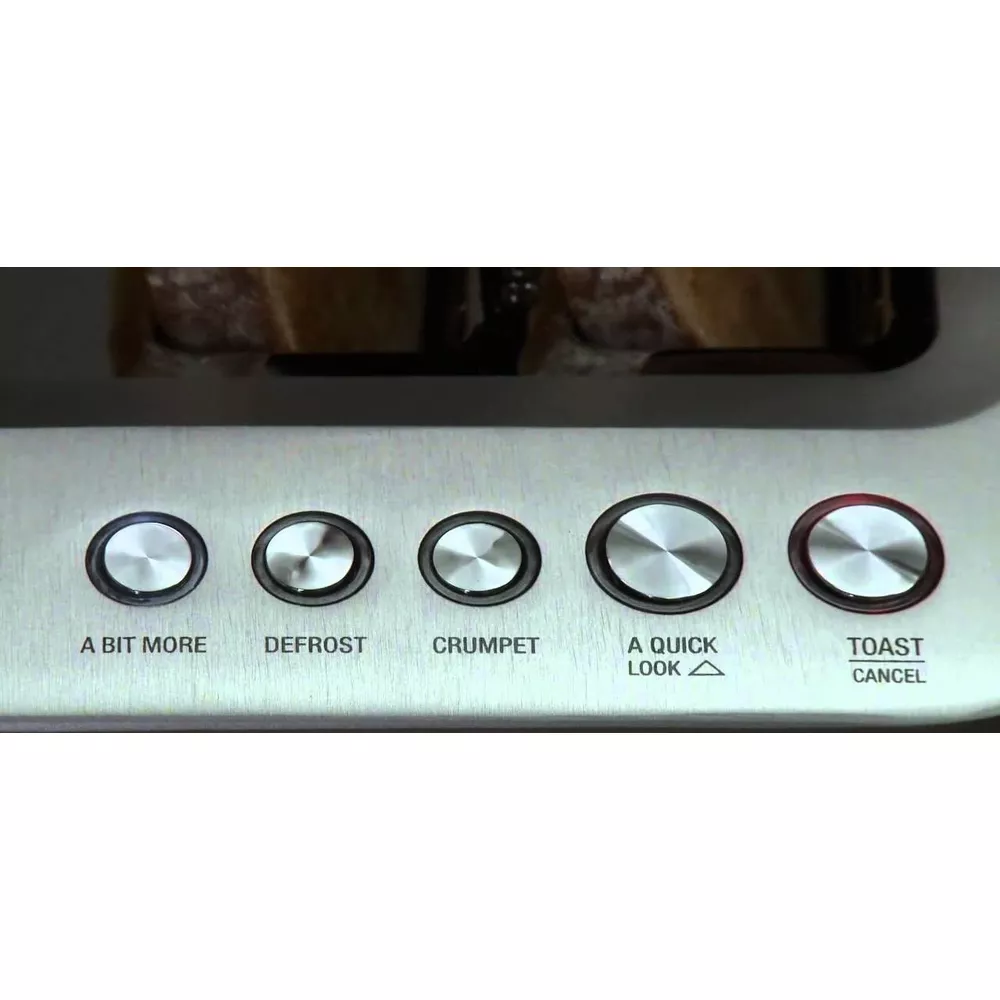 Silberner Toaster mit fünf Bedienelementen: A BIT MORE, DEFROST, CRUMPET, A QUICK LOOK, TOAST CANCEL.