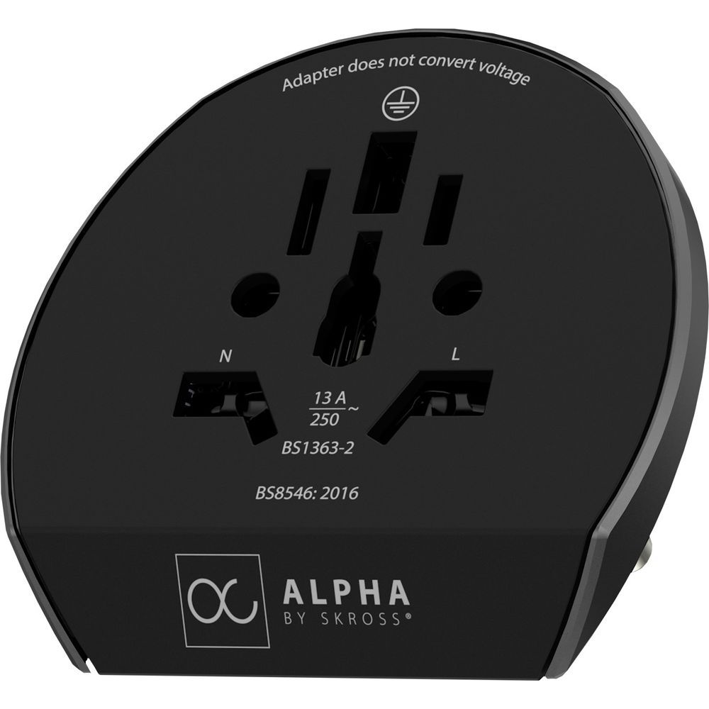 Adaptador de viaje negro con texto 'Adapter does not convert voltage'.
