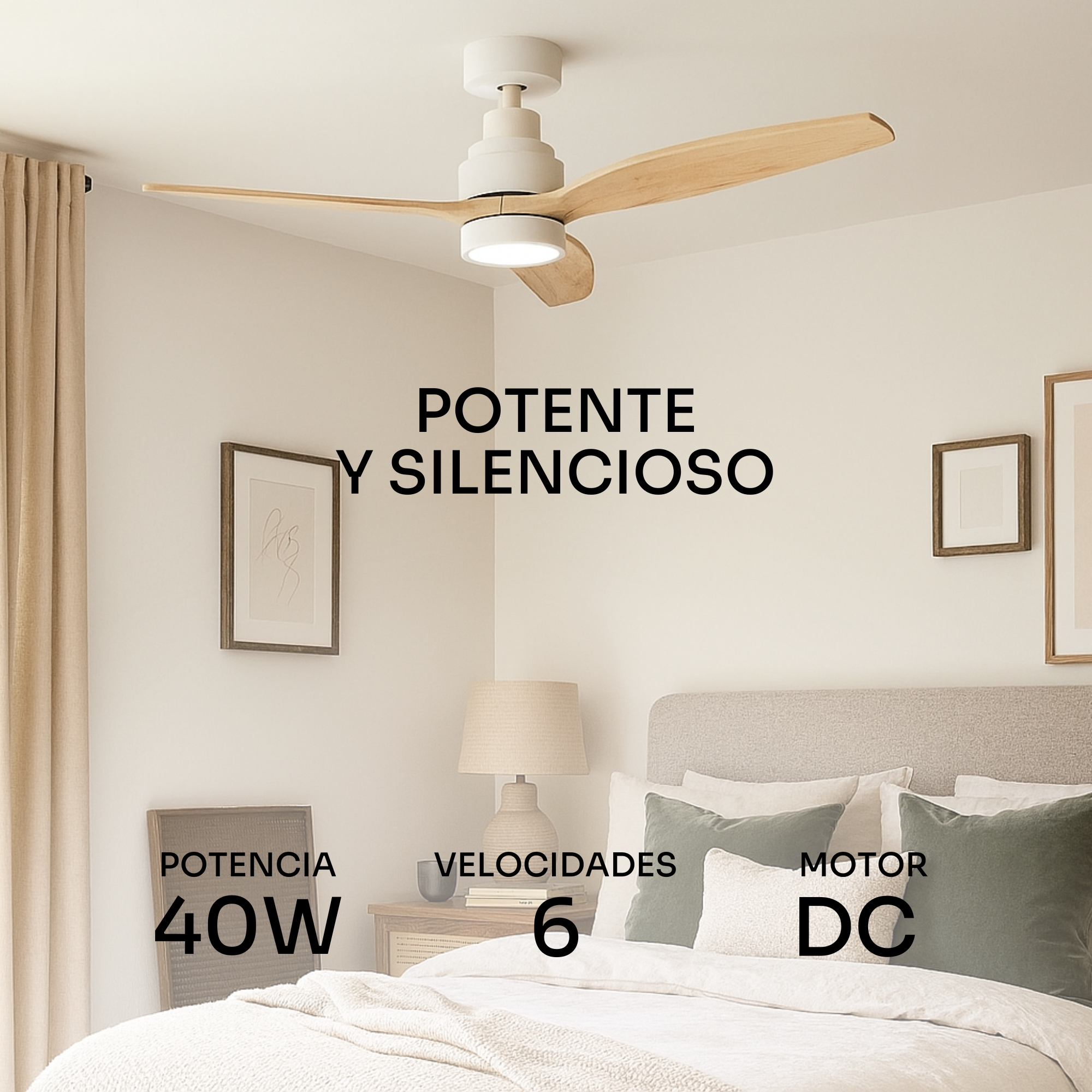 Un ventilador de techo blanco con aspas de madera sobre una cama.