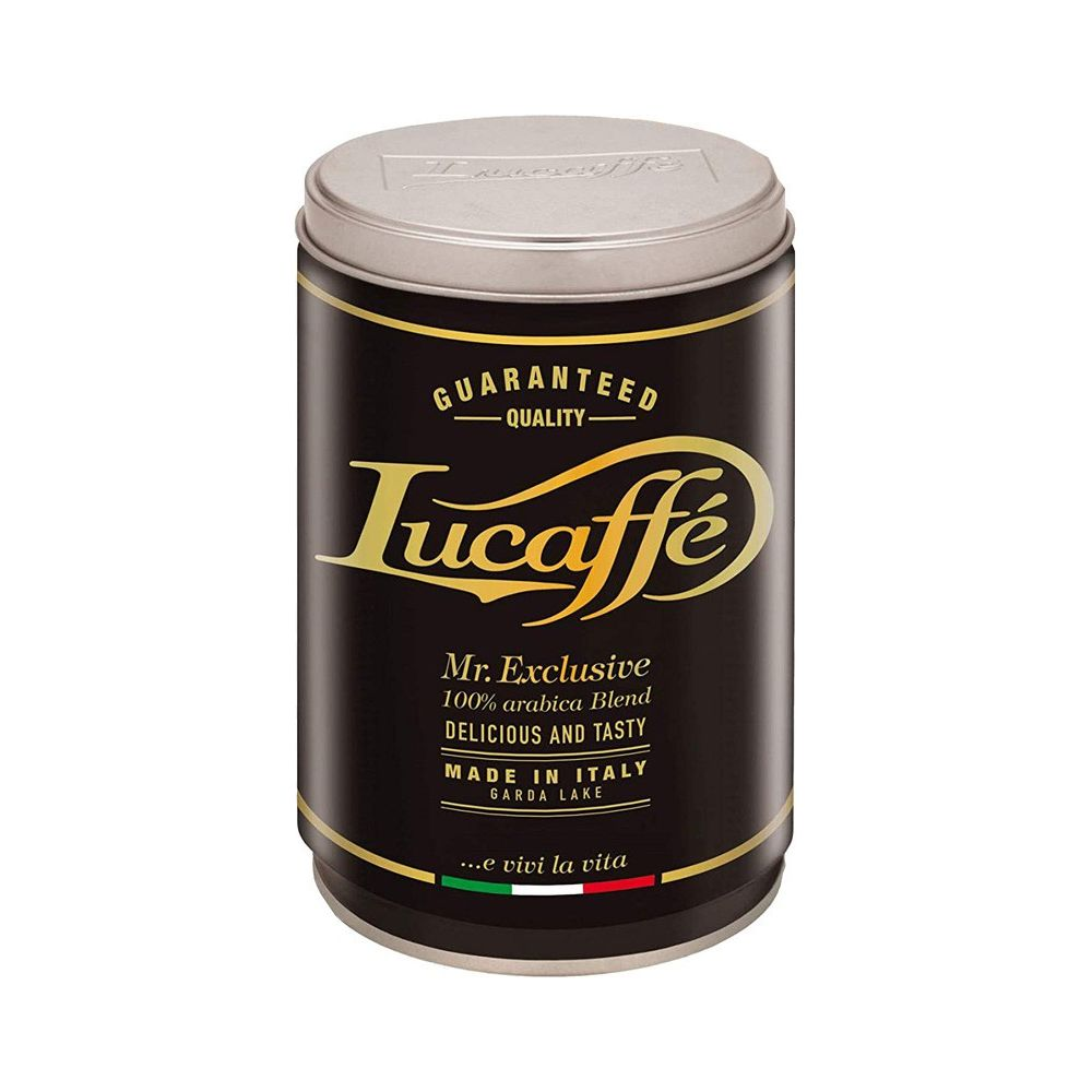 Eine schwarze Kaffeekanne mit goldenem Etikett, die für Lucaffé wirbt.