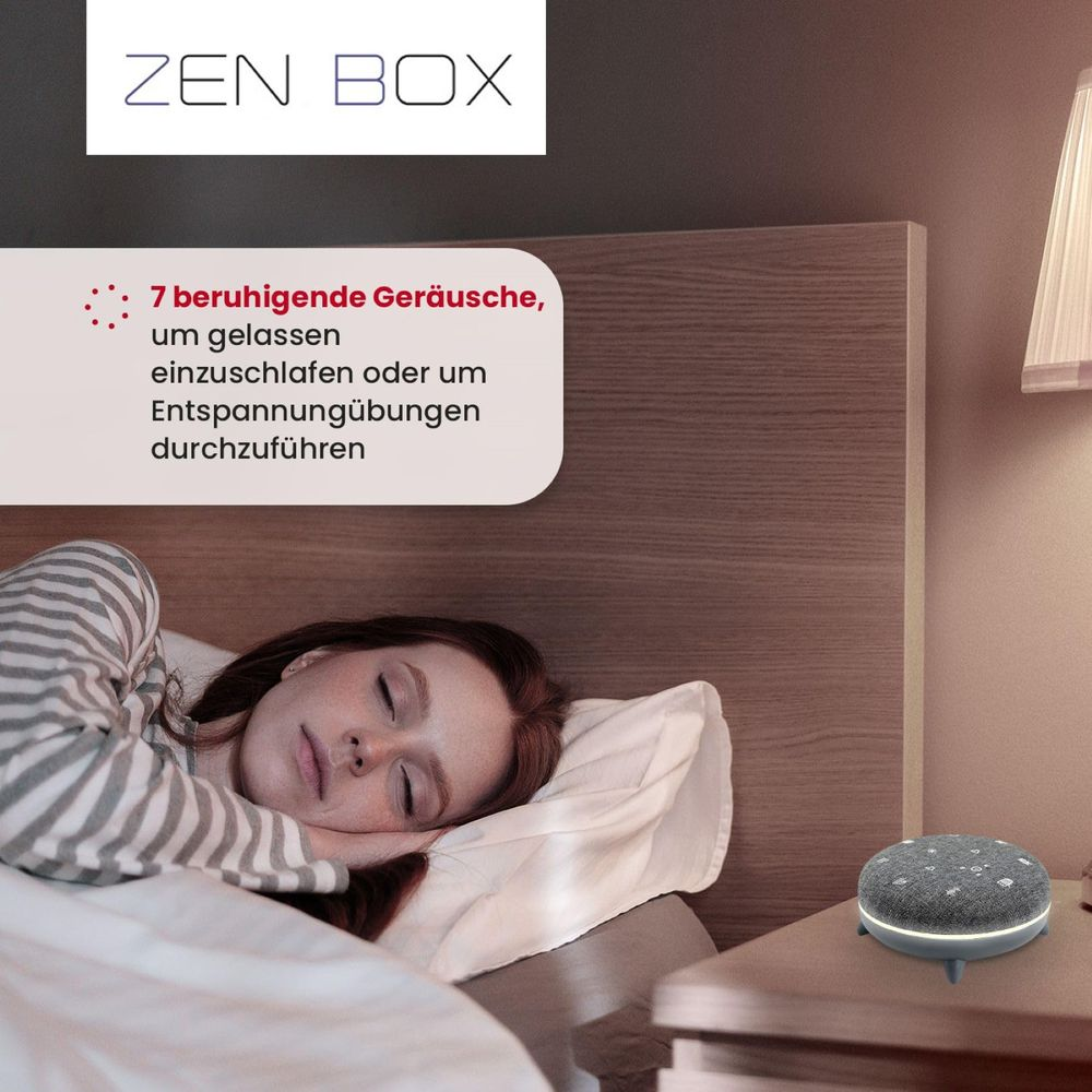 Donna dorme a letto vicino a un dispositivo Zen Box e lampada da comodino.