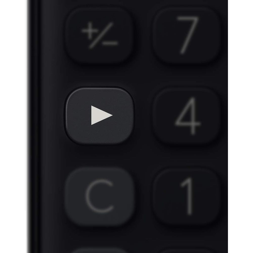 Szary przycisk z białym symbolem play na czarnej kalkulatorce.