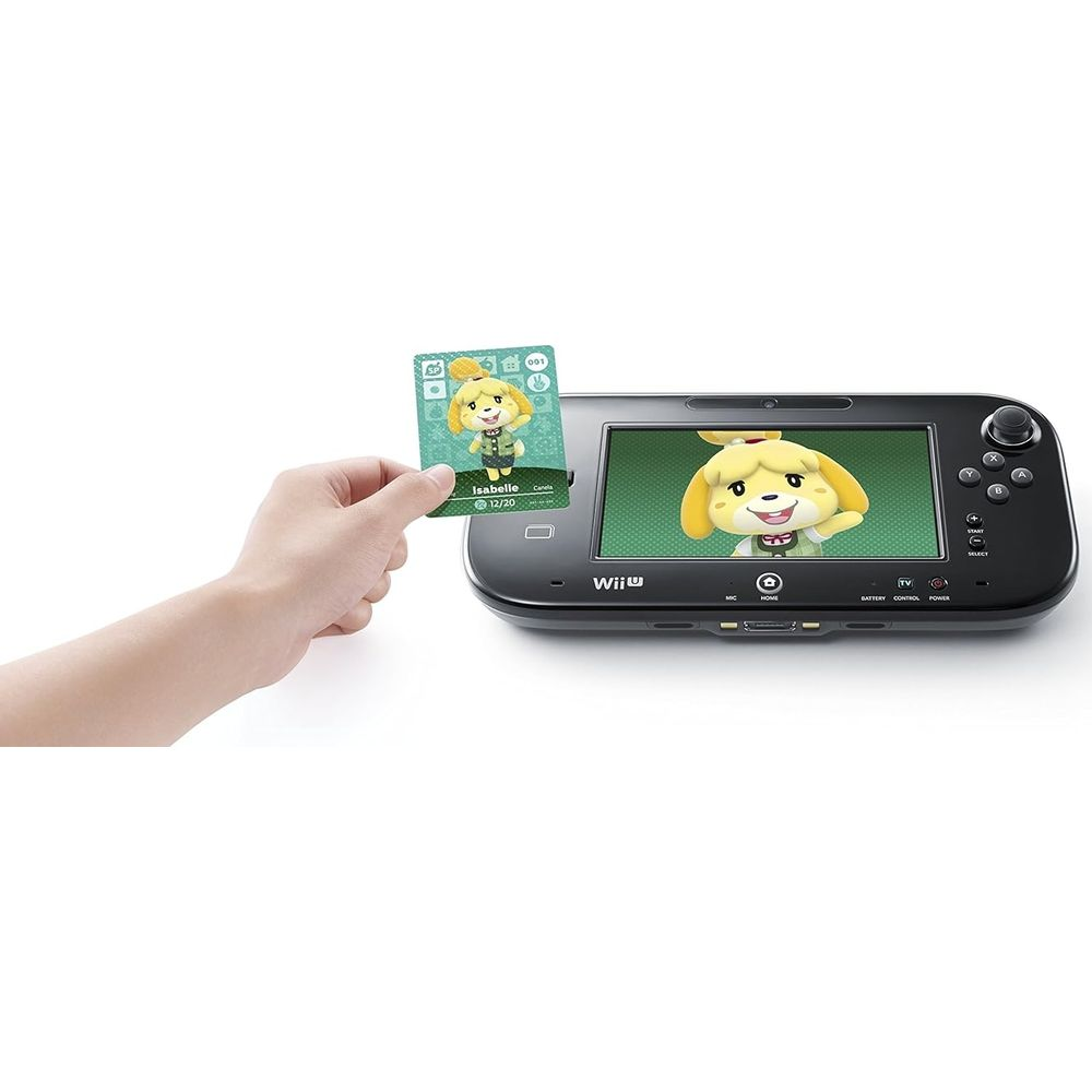 Eine Hand hält eine Karte mit Isabelle, die Wii U zeigt Isabelle.