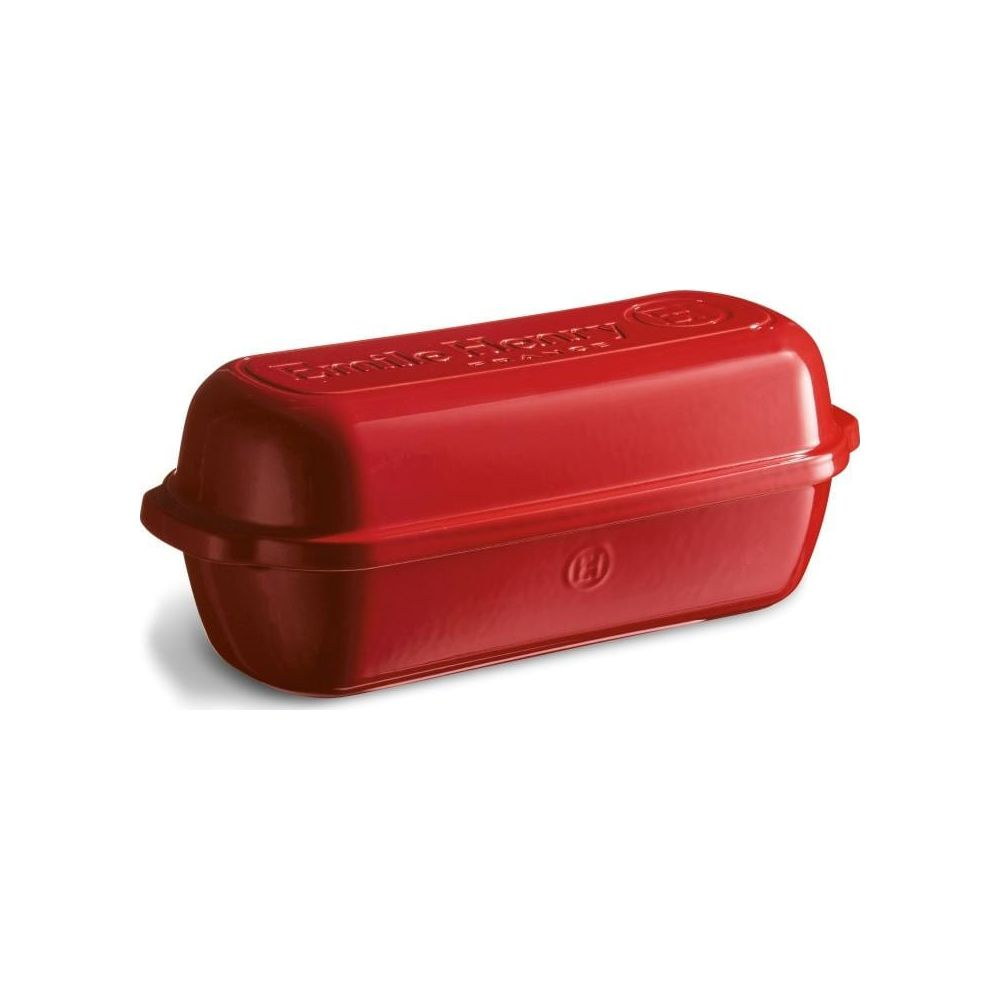 Ein roter Keramik-Brotbackform mit Deckel, Marke Emile Henry.