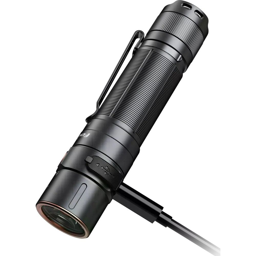 Lampe de poche noire avec câble de chargement USB, avec clip et manche moleté.