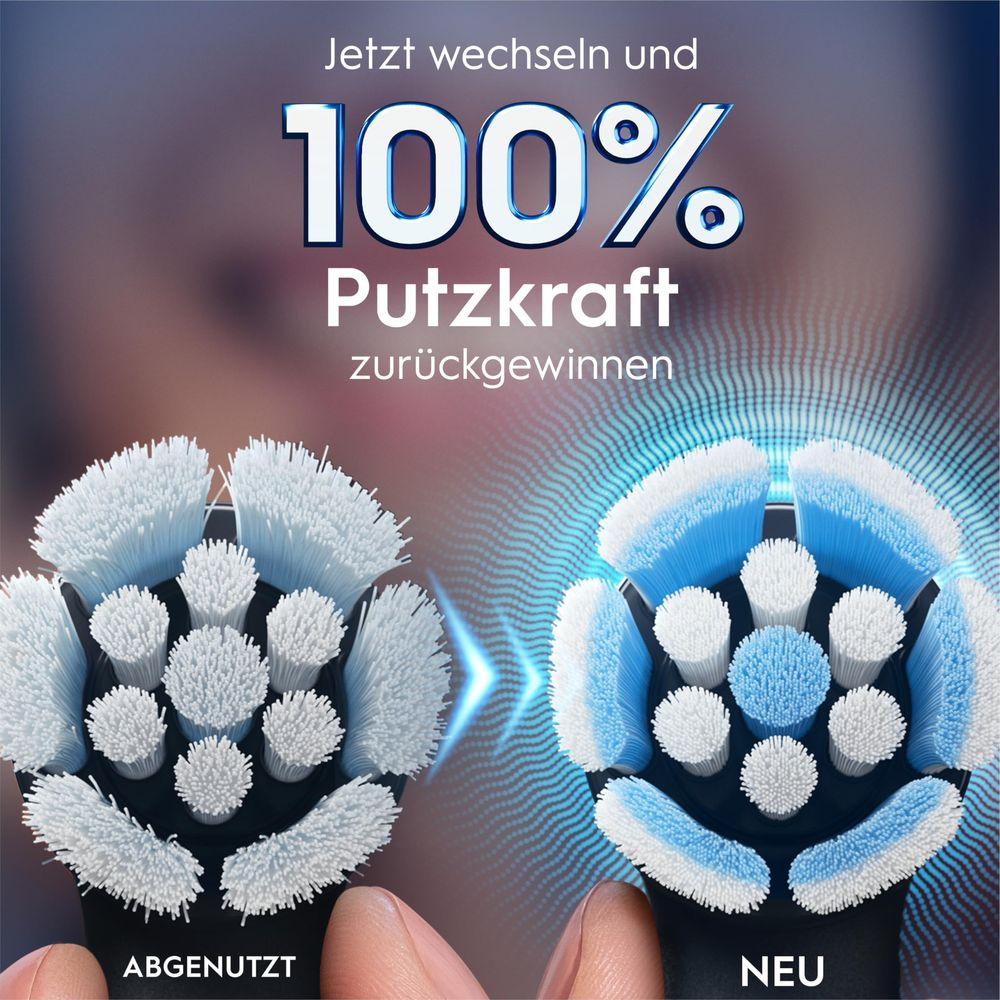 Vergleich von zwei Zahnbürstenköpfen: links abgenutzt, rechts neu.