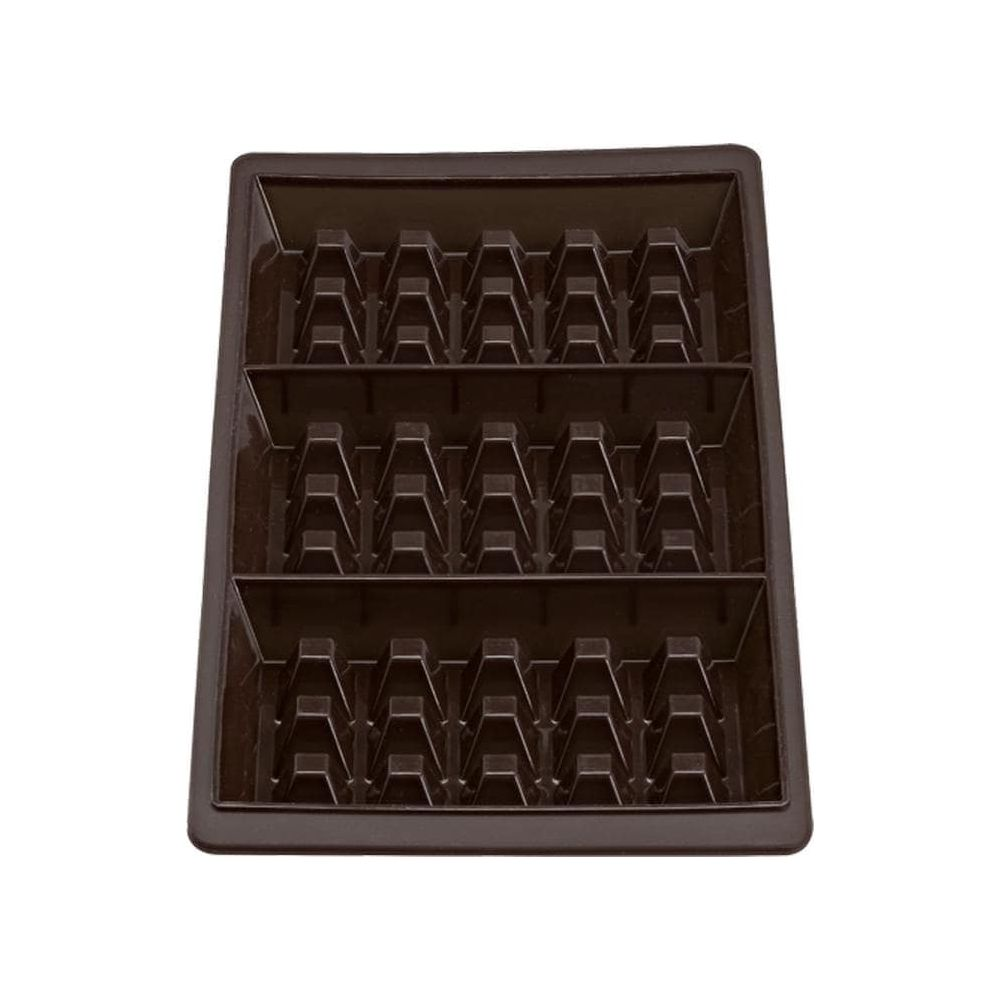 Brązowa forma do czekolady z 15 wgłębieniami w trzech rzędach.