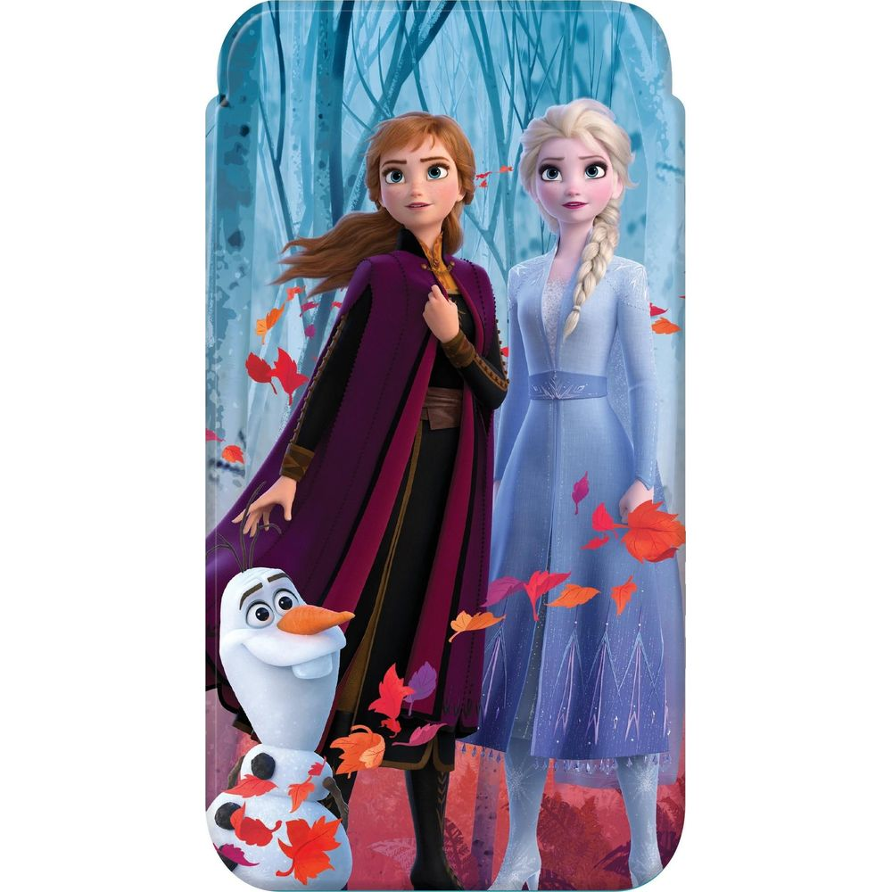 Anna, Elsa i Olaf stoją w lesie z opadającymi liśćmi.