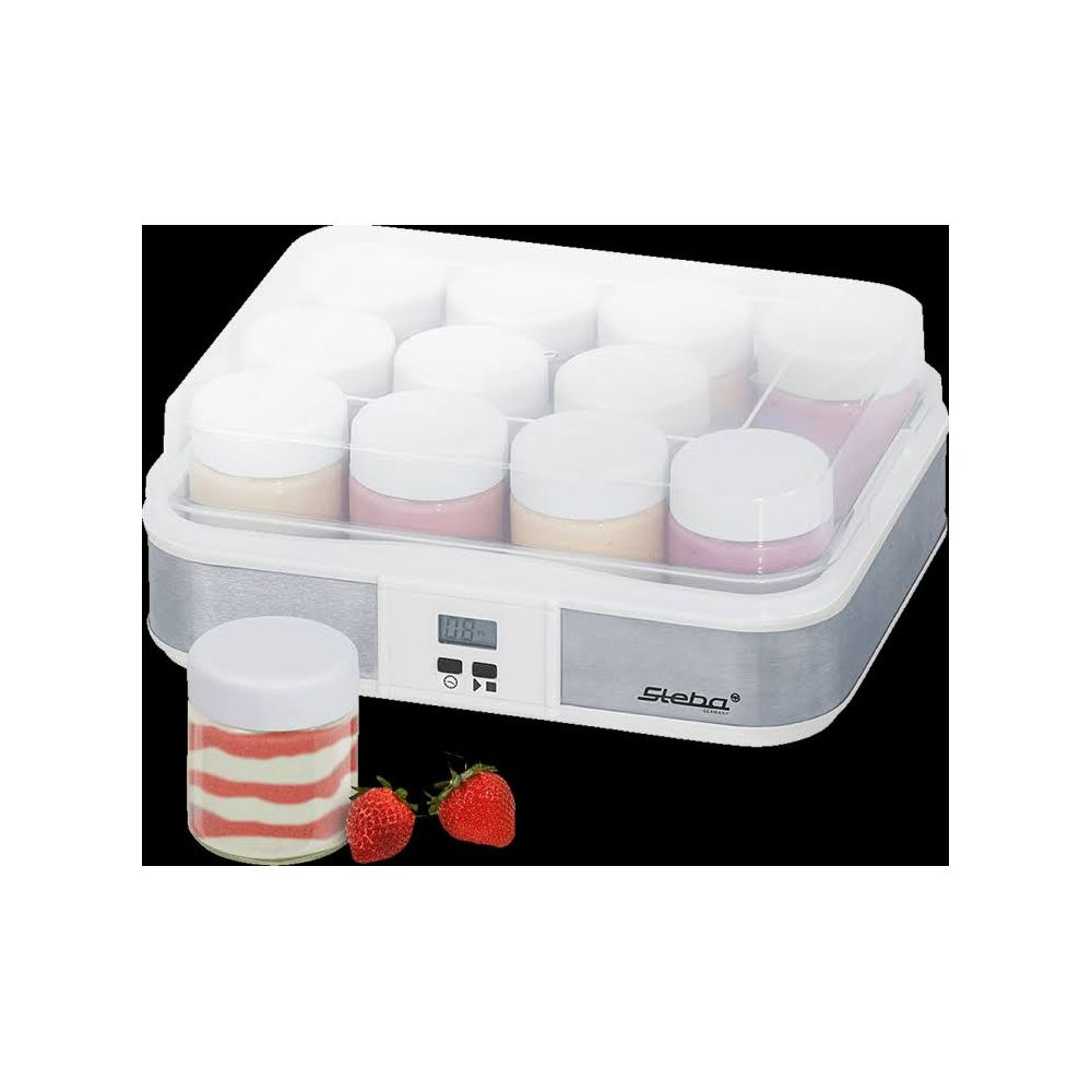 Joghurtbereiter mit 12 Gläsern, ein Glas mit Erdbeerjoghurt, 2 Erdbeeren.