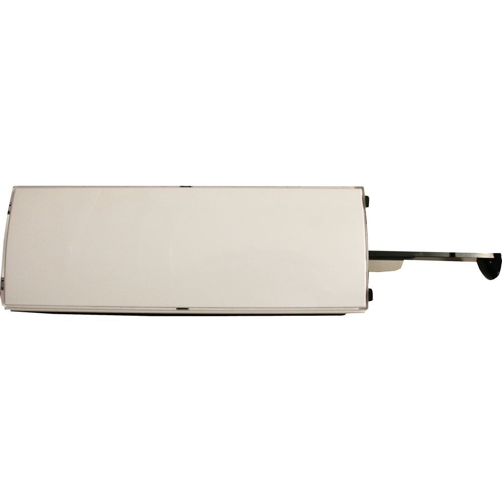 Un grille-pain blanc avec son grill sorti sur fond blanc.