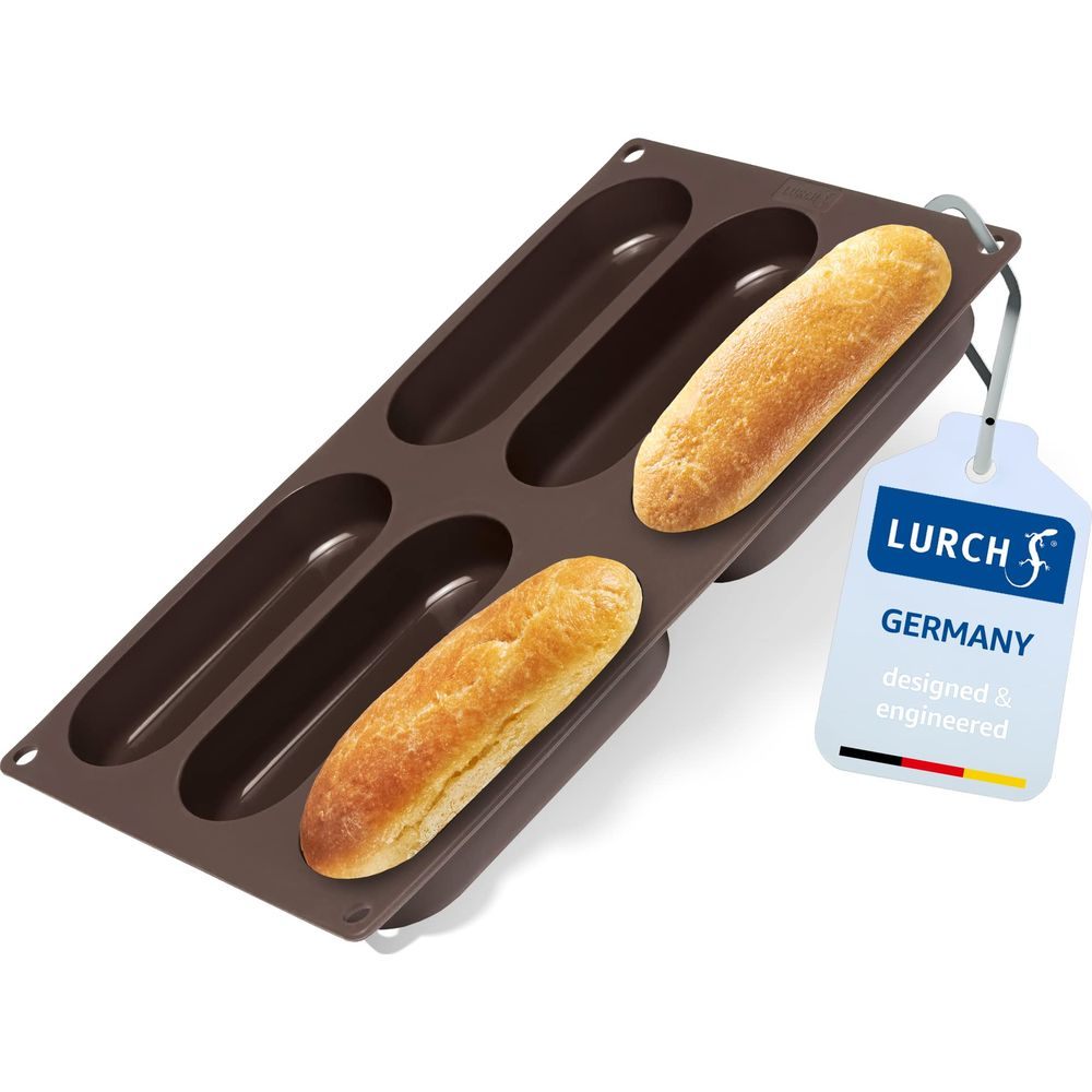 Braune Backform für 6 Baguettes mit zwei gebackenen Baguettes.