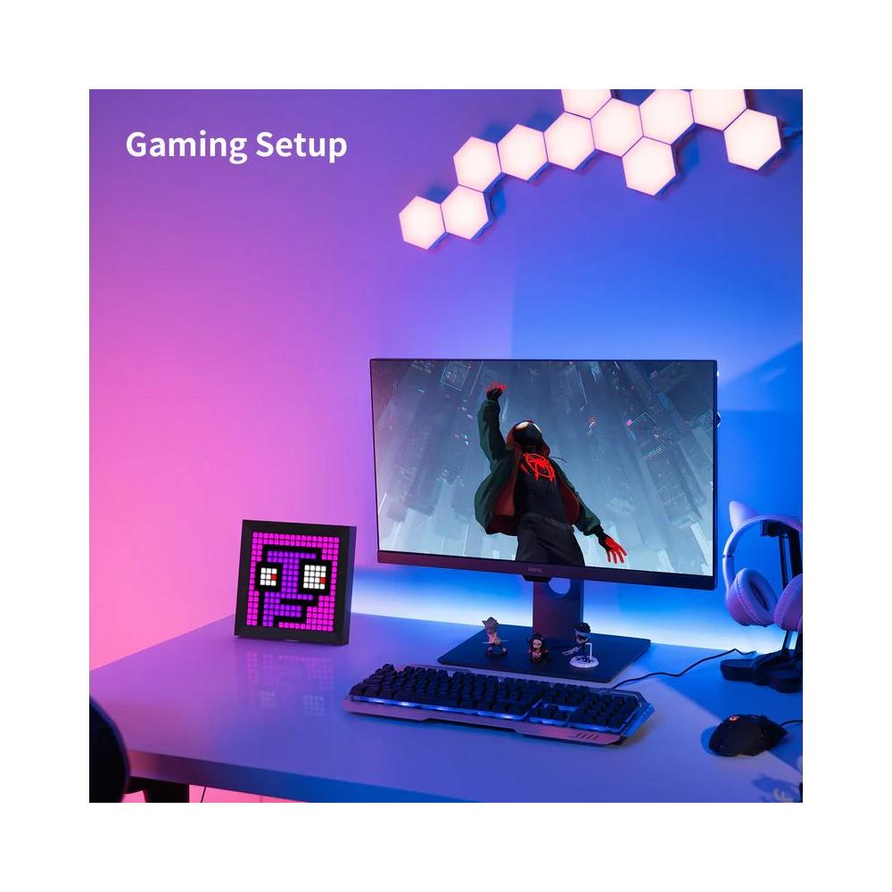 Monitör, klavye, fare ve LED ışıklarından oluşan bir oyun kurulumu.
