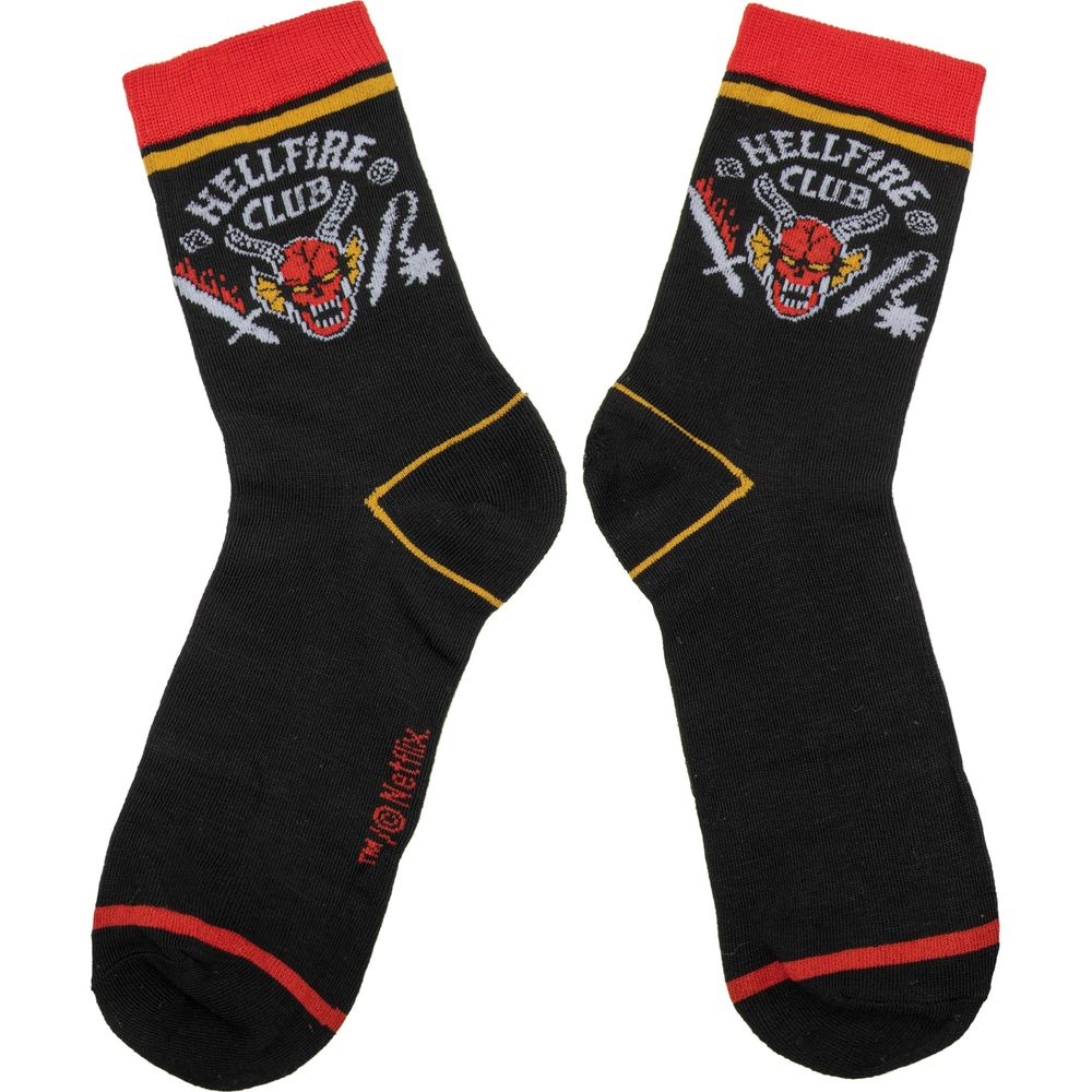 Chaussettes noires avec bords rouges, logo "Hellfire Club" et tête de démon.
