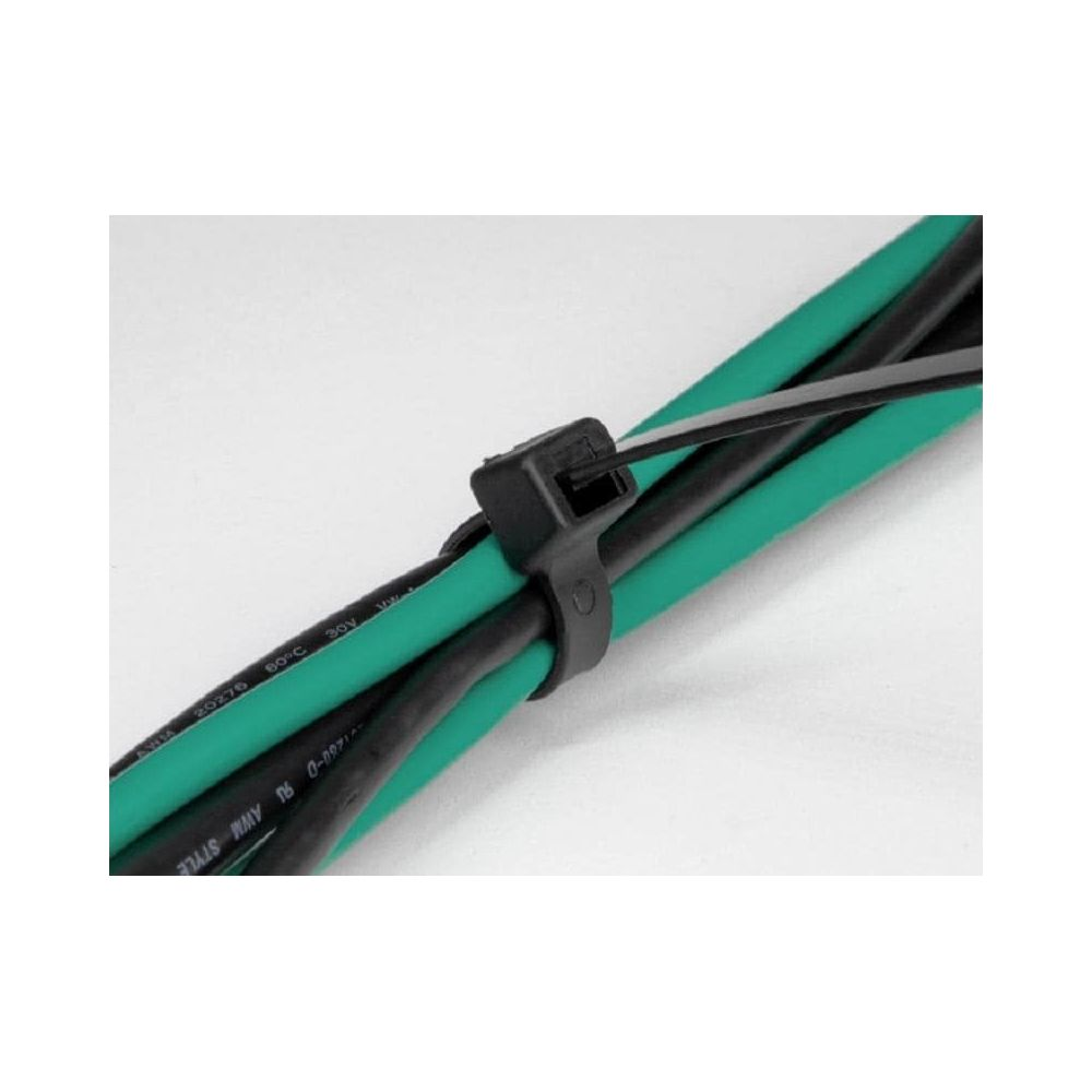 Ein schwarzer Kabelbinder hält grüne und schwarze Kabel zusammen.