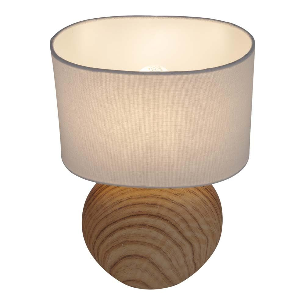 Eine Lampe mit einem Holzboden und einem Stoffschirm.