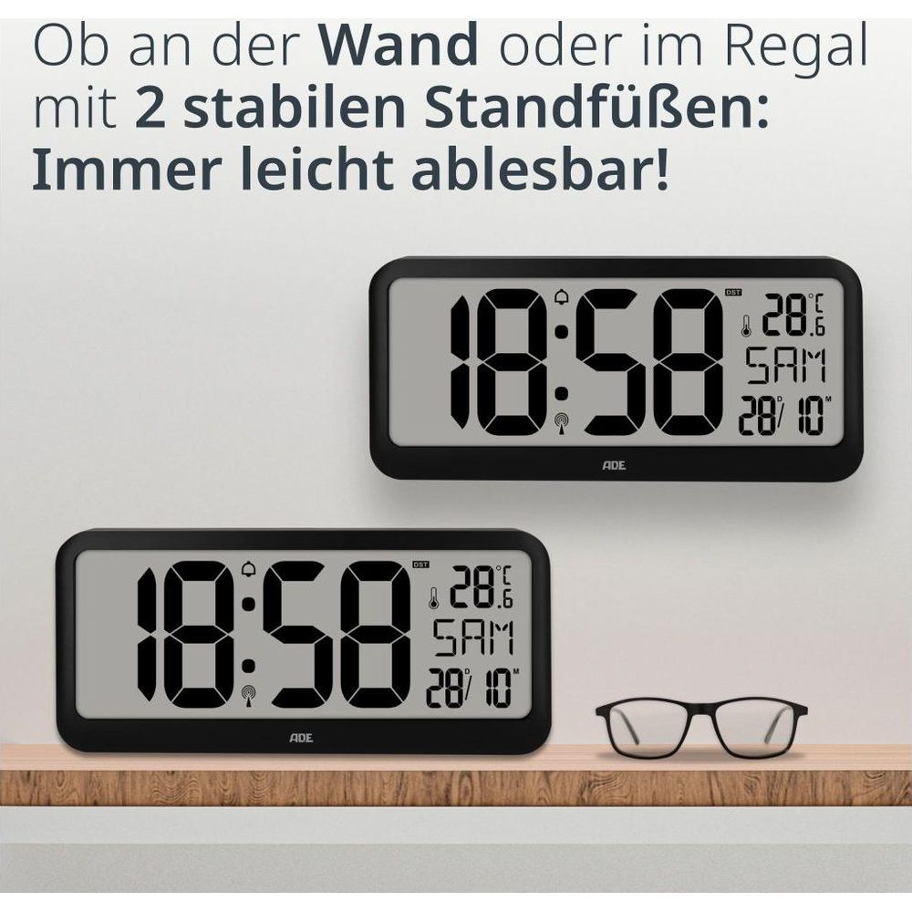 Zwei digitale Uhren zeigen 18:58 und Temperatur an. Brille liegt daneben.