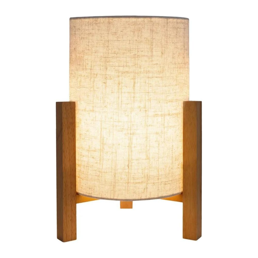Lampada con paralume in tessuto color crema e base in legno.
