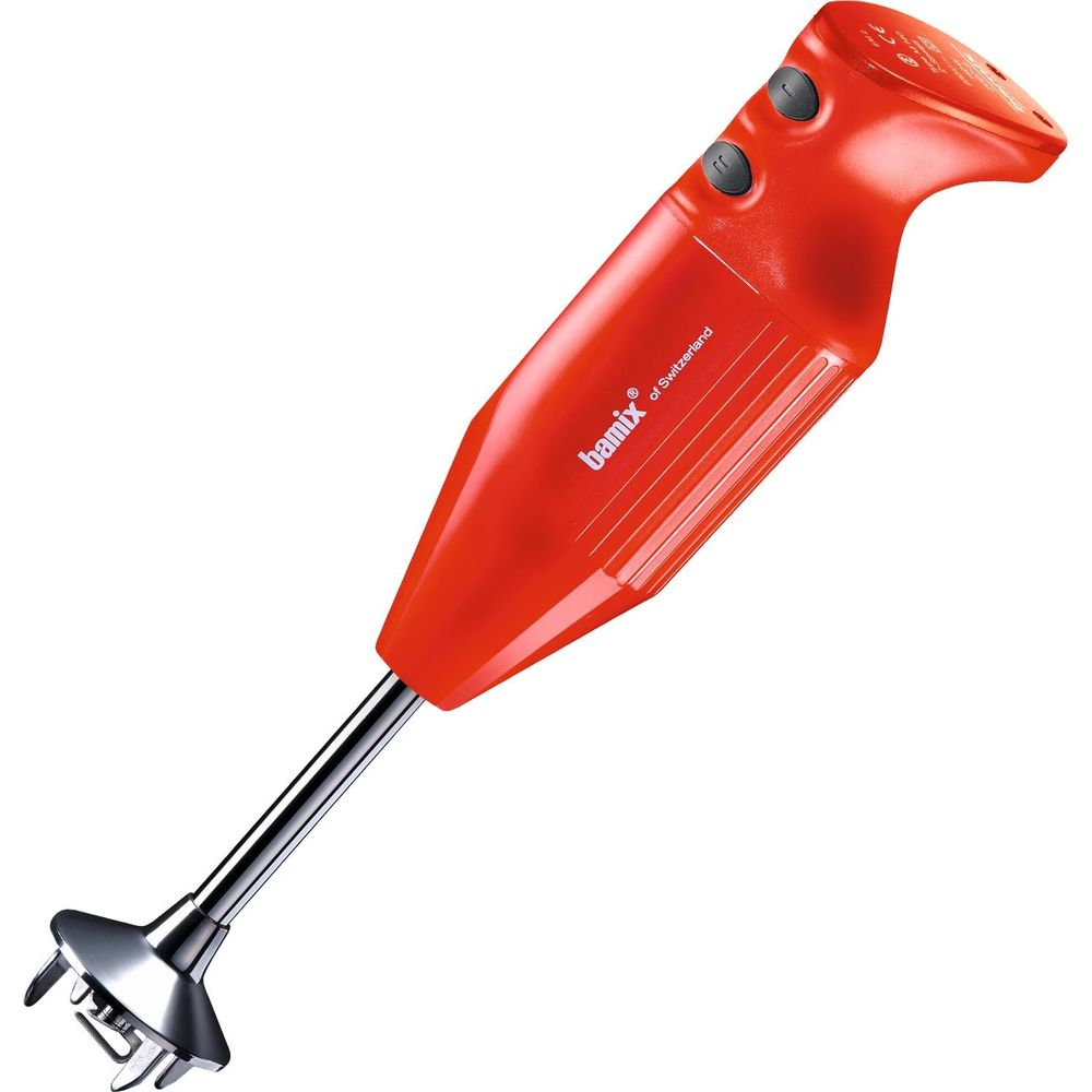 Czerwony blender ręczny z srebrnym wałem i zespołem ostrzy.