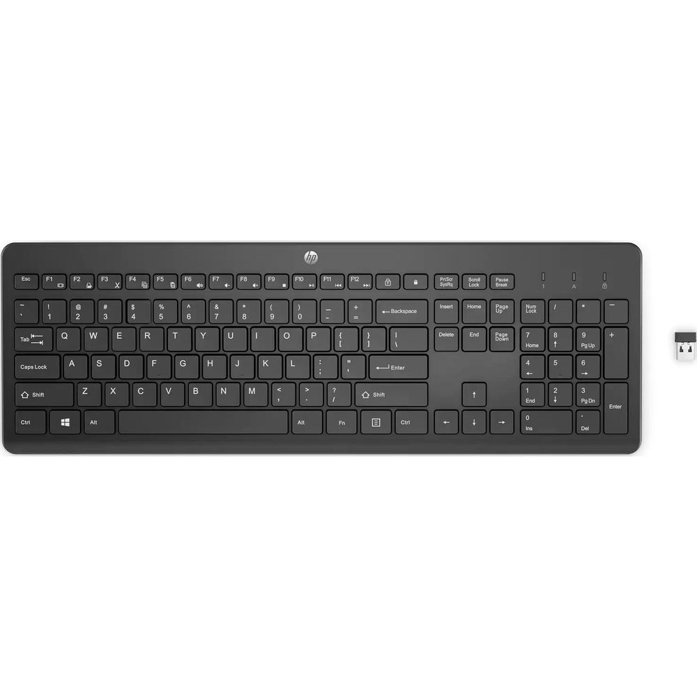 Una tastiera HP nera con tastierino numerico e dongle USB.