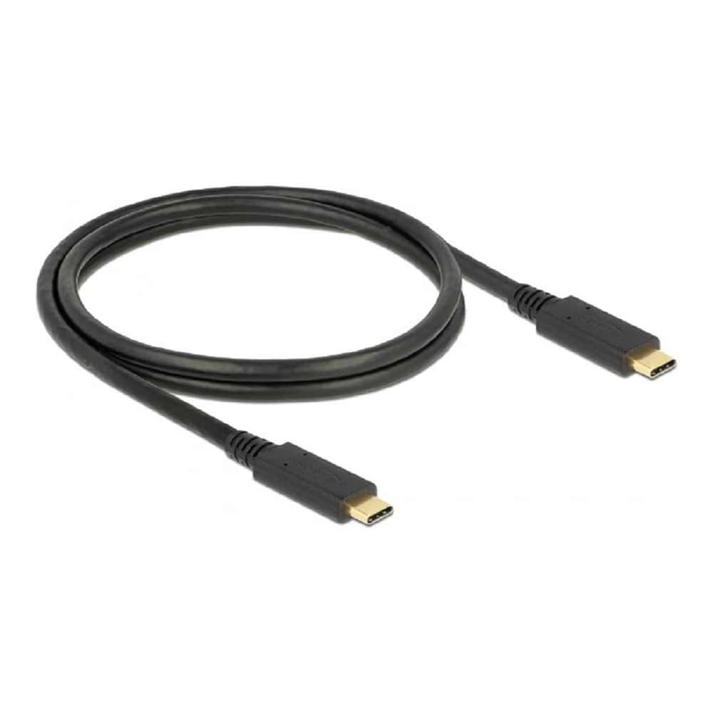Un câble USB-C noir sur fond blanc.