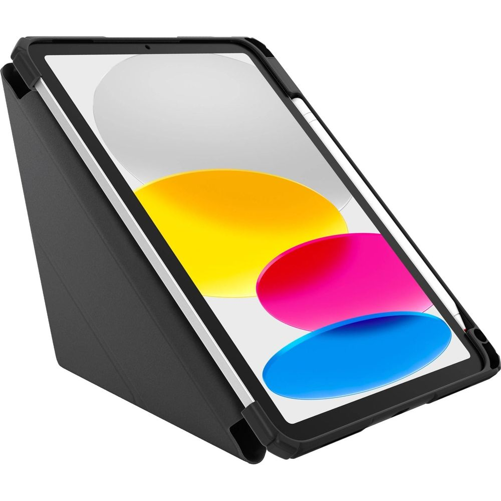 Un tablet nero con stilo in custodia nera, appoggiato.