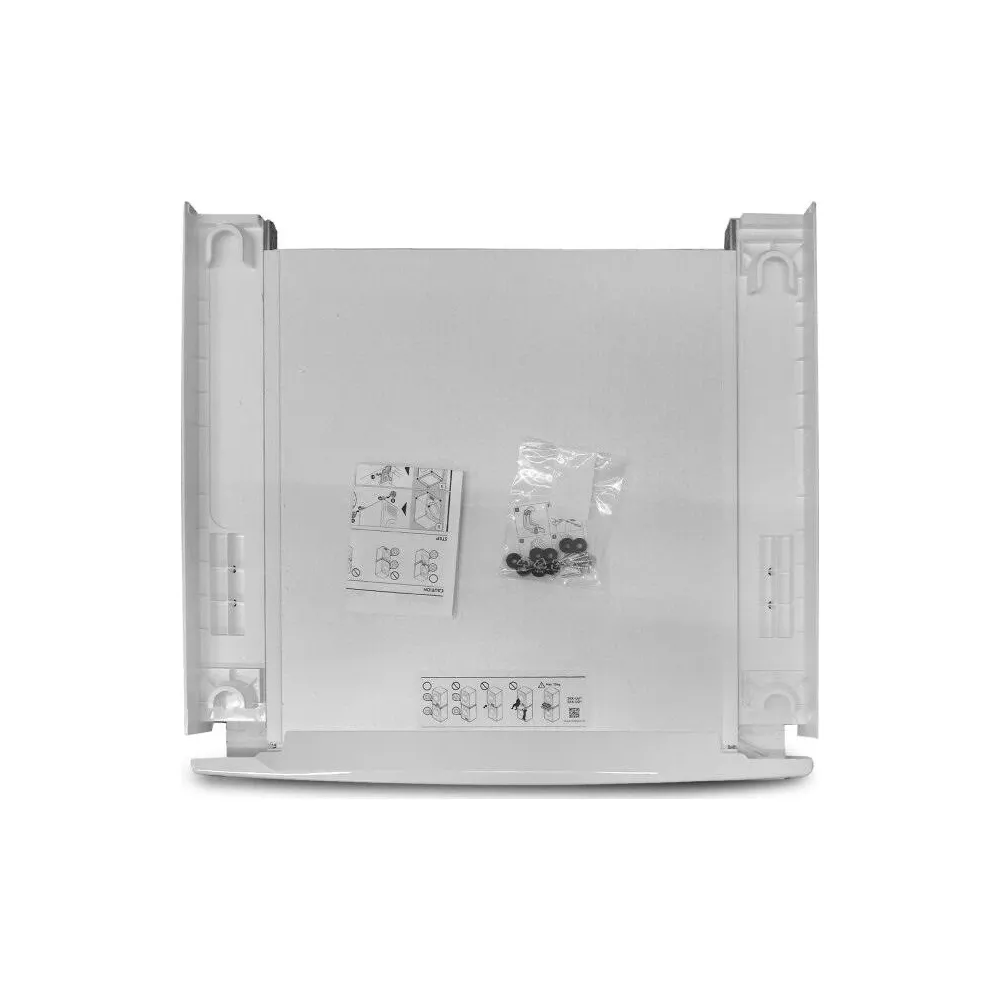 Cassetto bianco con istruzioni e ferramenta.